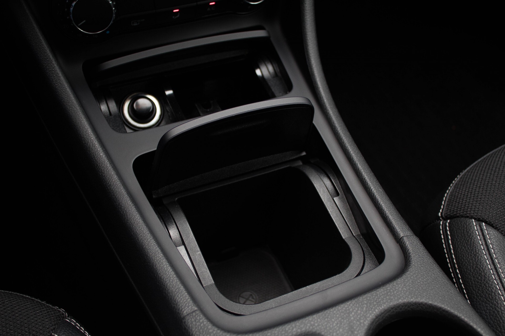 Mercedes-Benz CLA-Klasse 200 Urban Xenon/Navi/Zwartehemel/18'' Aut7 Foto 23