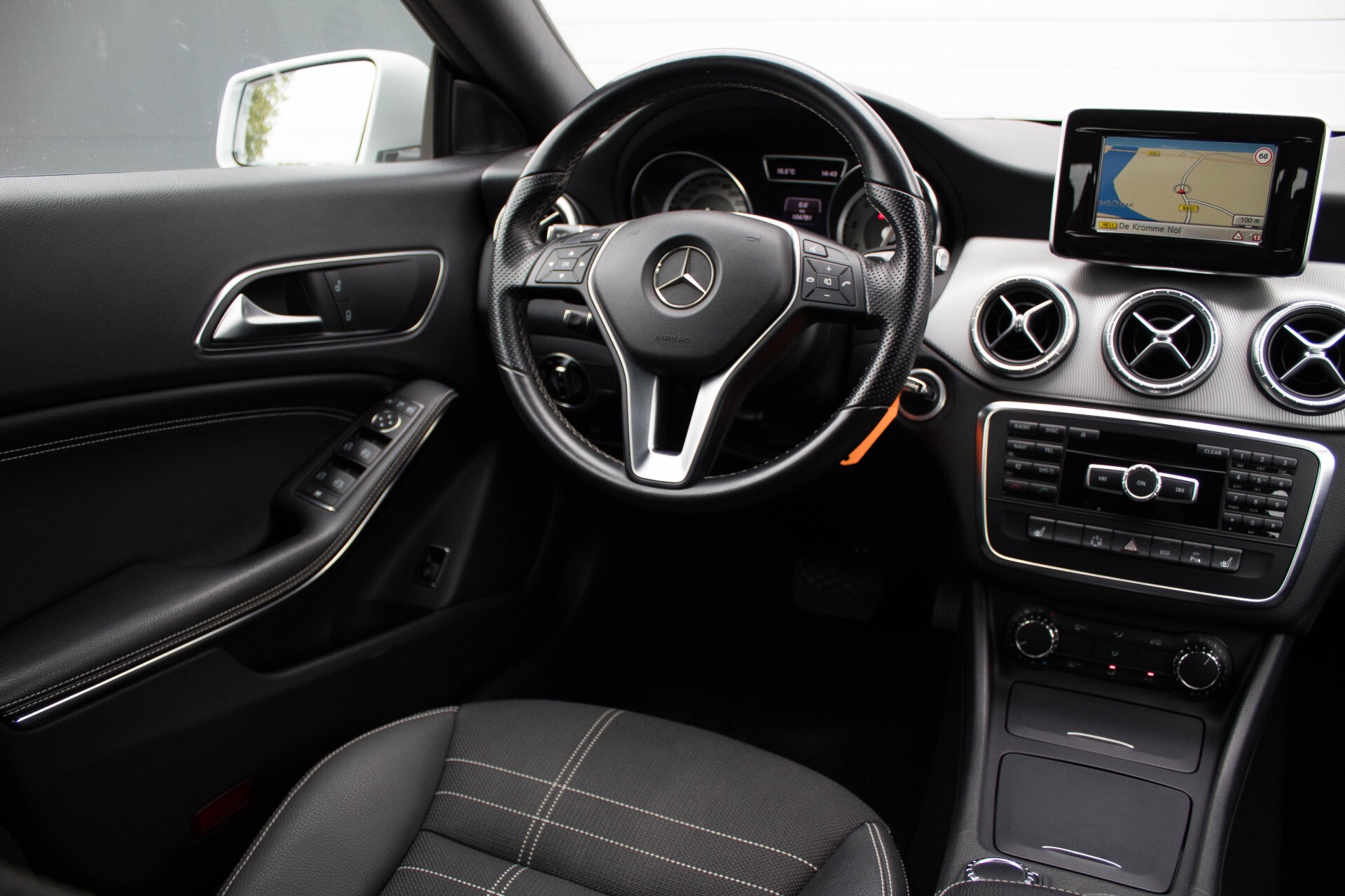 Mercedes-Benz CLA-Klasse 200 Urban Xenon/Navi/Zwartehemel/18'' Aut7 Foto 6