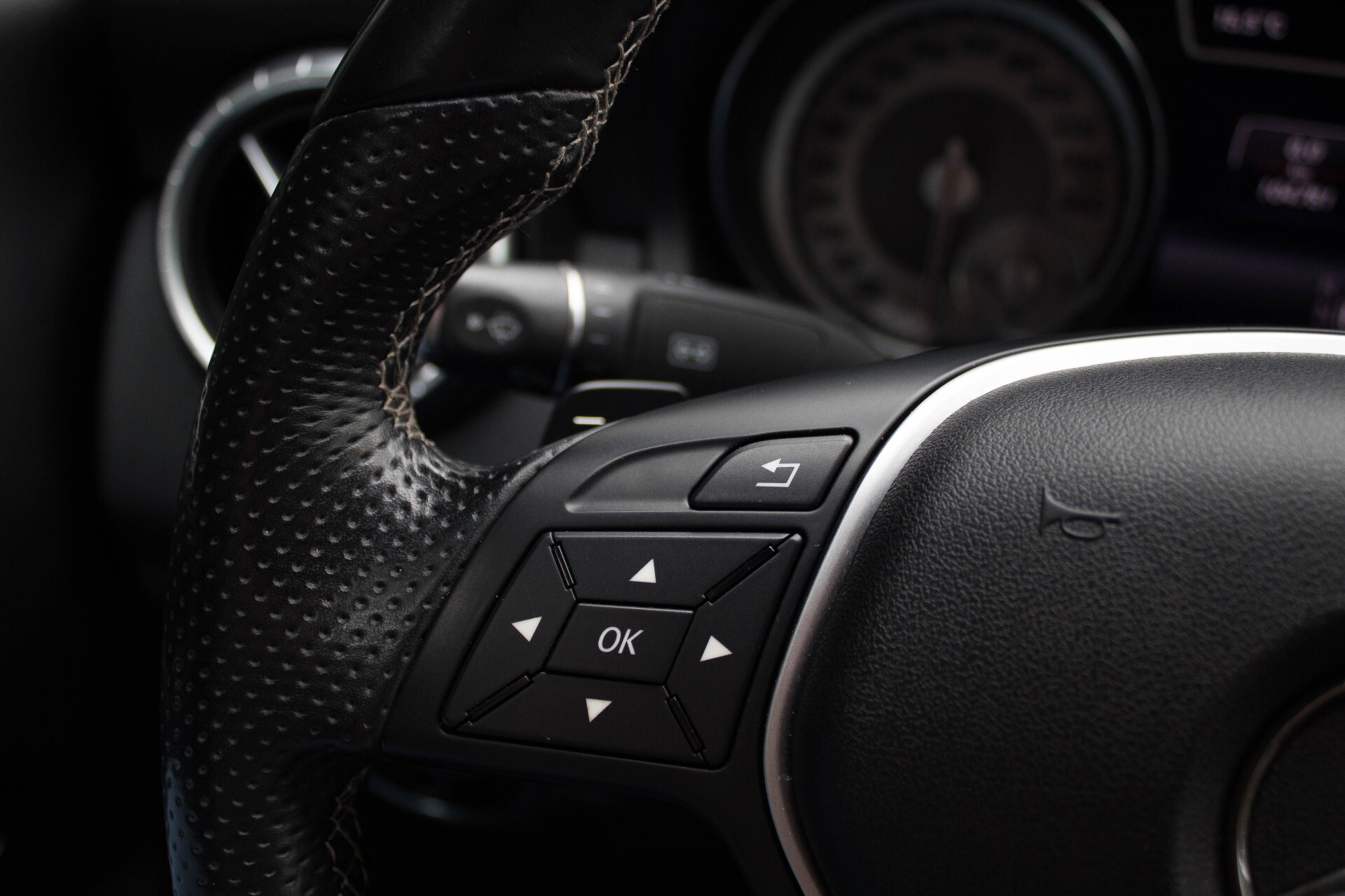 Mercedes-Benz CLA-Klasse 200 Urban Xenon/Navi/Zwartehemel/18'' Aut7 Foto 9