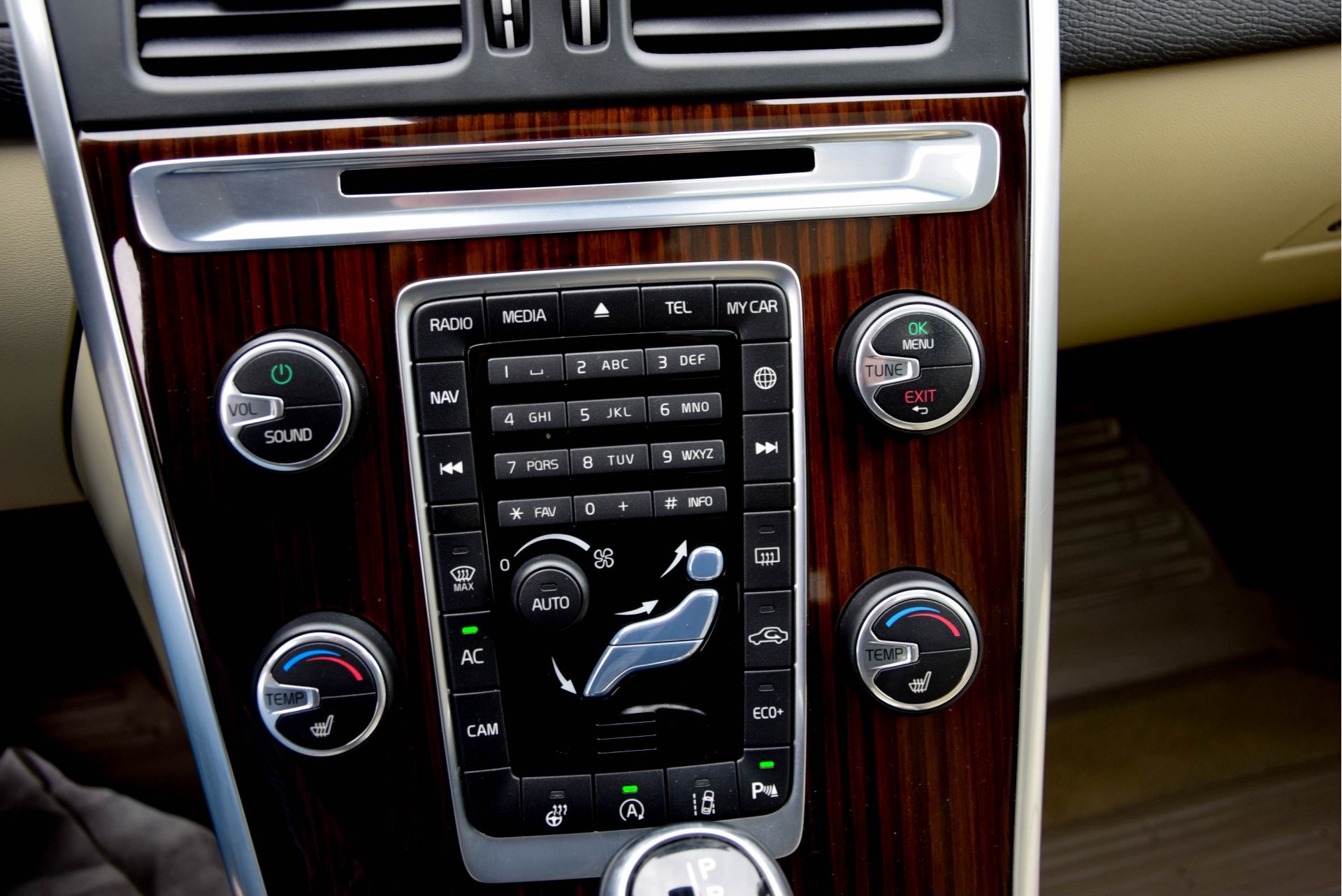 Volvo XC60 2.0 D4 FWD Summum LuxuryLine/BusinessPack/Intellisafe/Pano Aut8 Foto 11