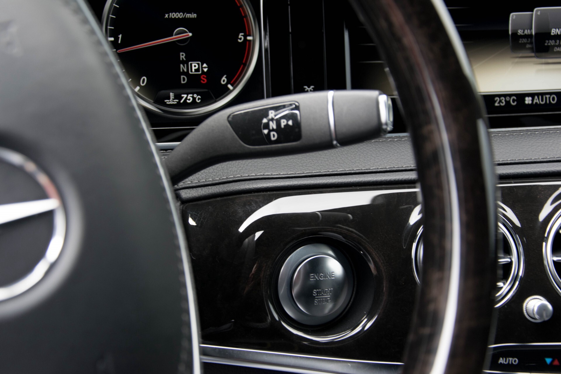 Mercedes-Benz S-Klasse 350 Bluetec Lang AMG RearEnt/Pano/Distronic/Keyless/Burmester/Mass/Standkachel Aut7 Foto 12