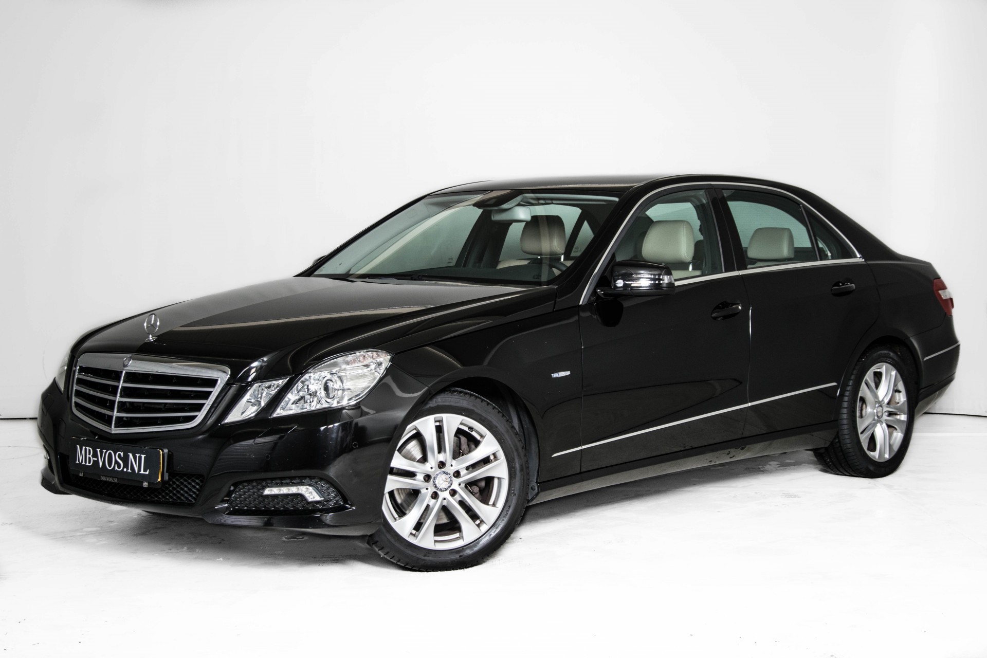 Mercedes-Benz E-Klasse 250 CGI Avantgarde Leder/Navigatie/IntelligentLight/PDC Aut5 Foto 1