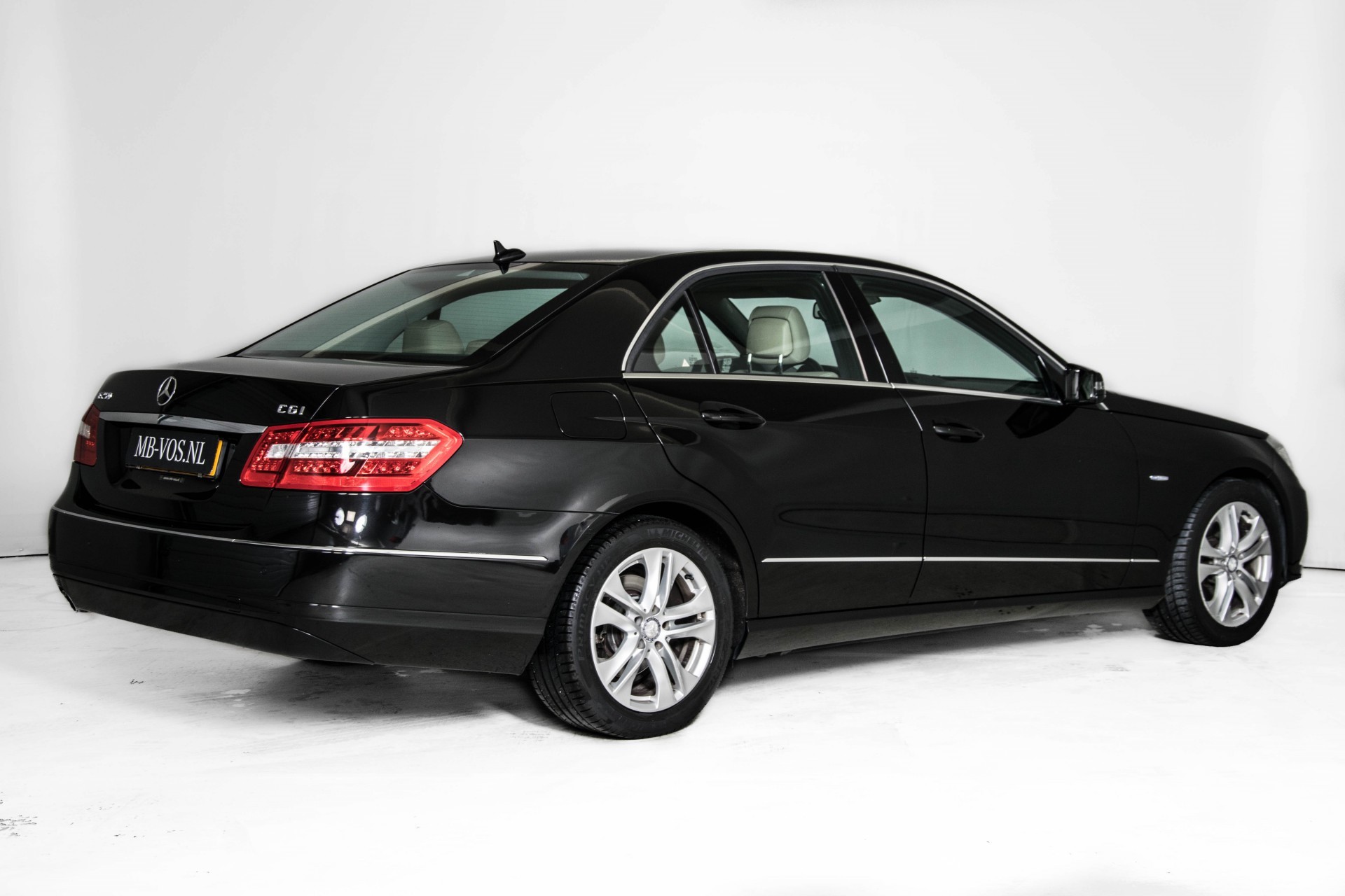 Mercedes-Benz E-Klasse 250 CGI Avantgarde Leder/Navigatie/IntelligentLight/PDC Aut5 Foto 2