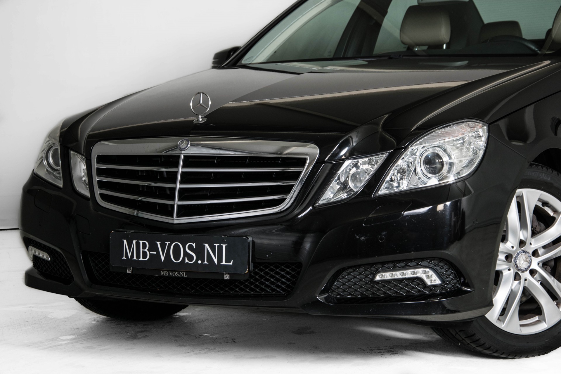 Mercedes-Benz E-Klasse 250 CGI Avantgarde Leder/Navigatie/IntelligentLight/PDC Aut5 Foto 4