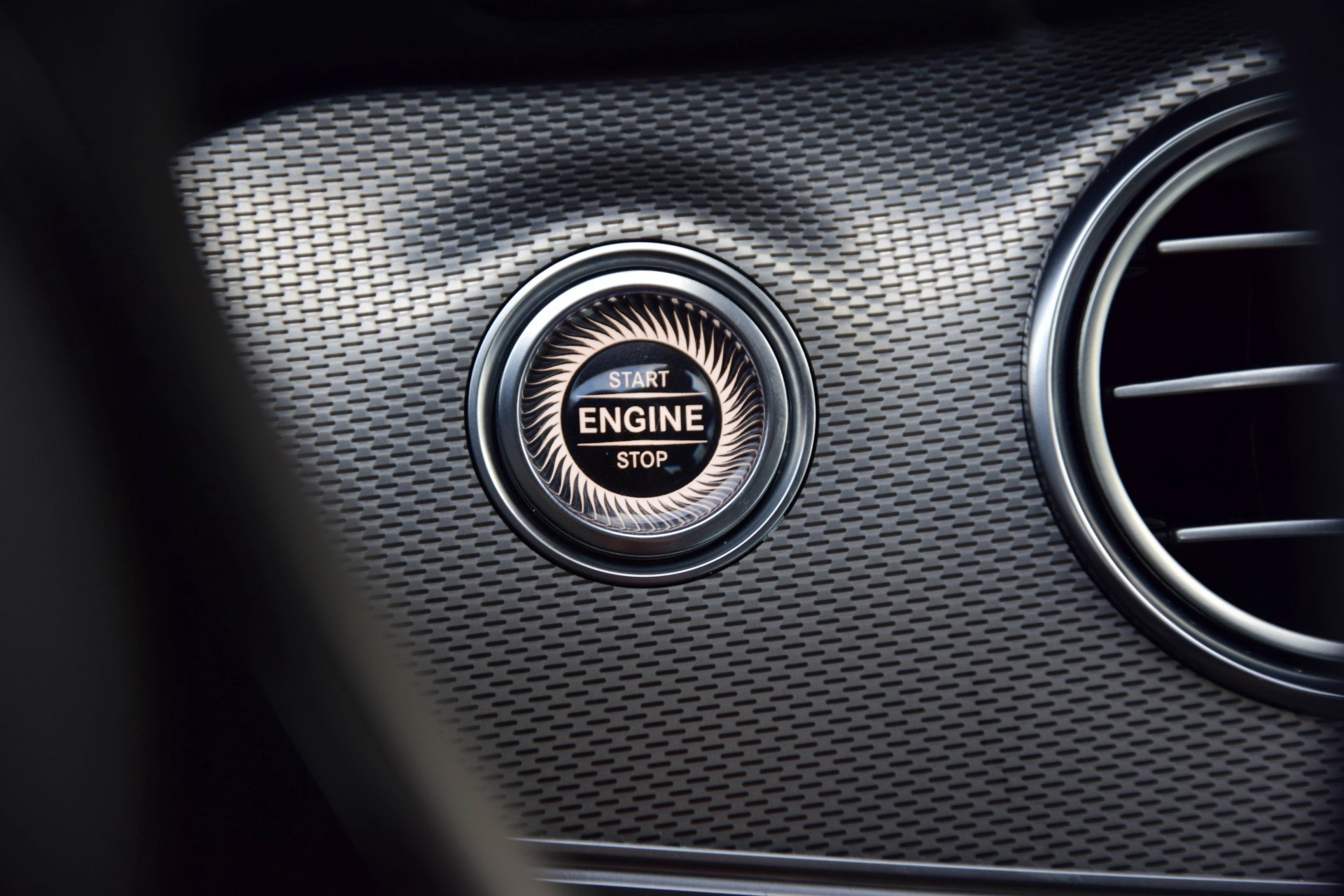 Mercedes-Benz E-Klasse 220d AVG Widescreen/Standkachel/HUD/Comand/ILS Aut9 Foto 10