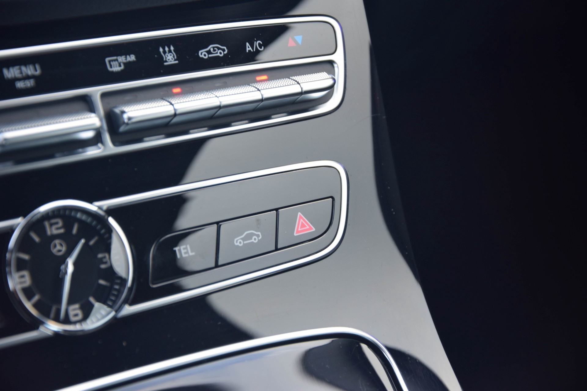 Mercedes-Benz E-Klasse 220d AVG Widescreen/Standkachel/HUD/Comand/ILS Aut9 Foto 12