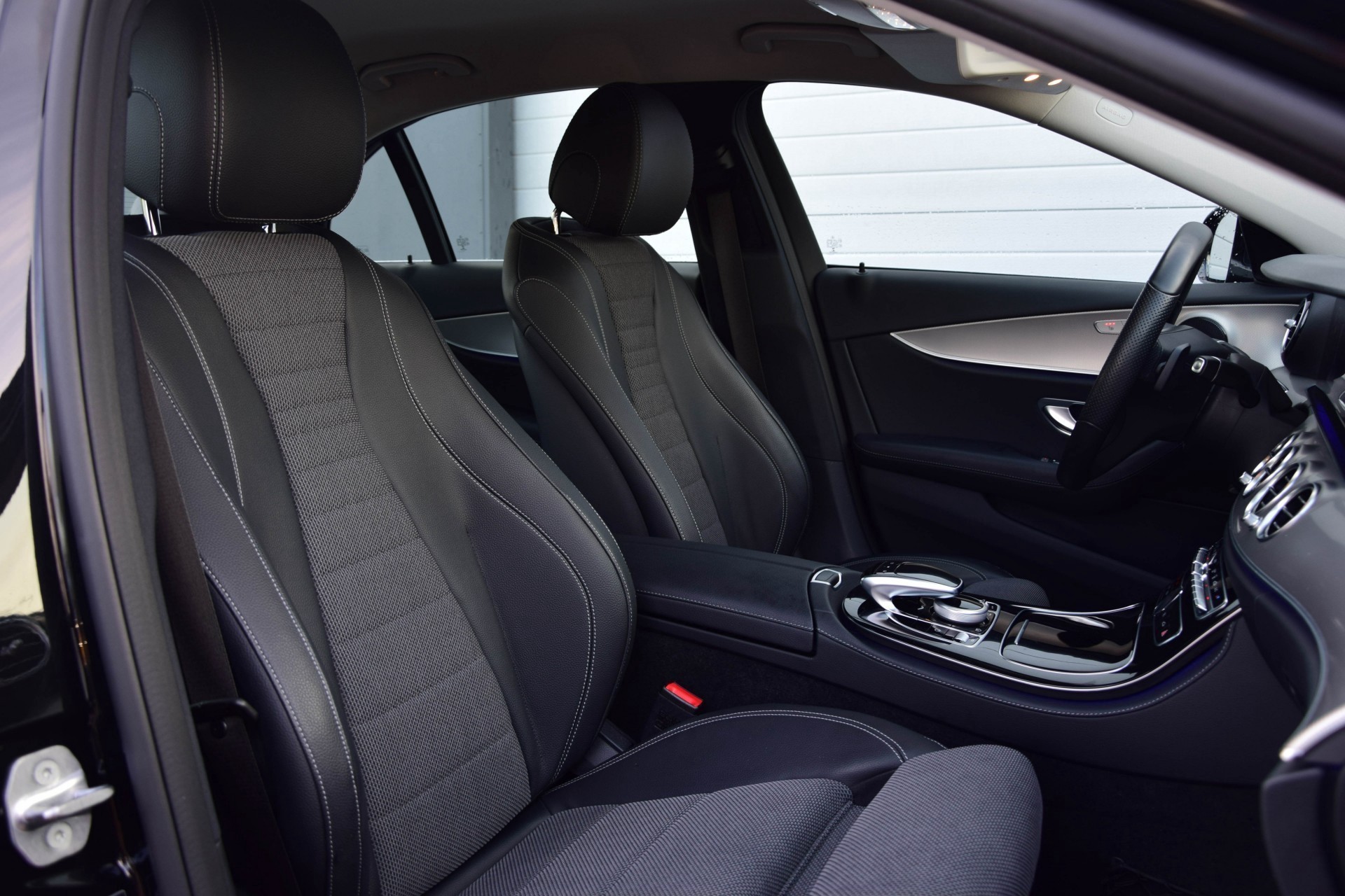 Mercedes-Benz E-Klasse 220d AVG Widescreen/Standkachel/HUD/Comand/ILS Aut9 Foto 3