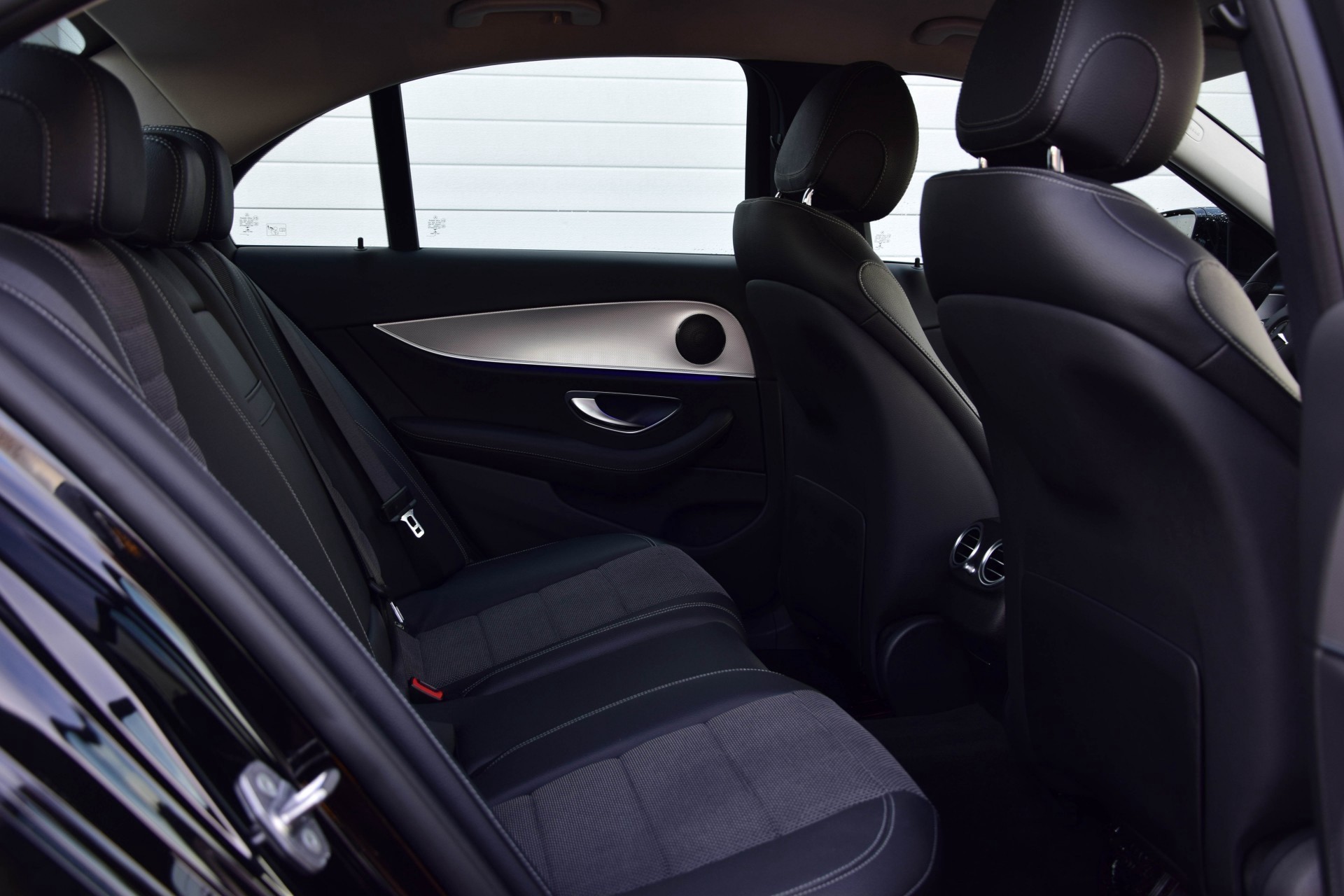 Mercedes-Benz E-Klasse 220d AVG Widescreen/Standkachel/HUD/Comand/ILS Aut9 Foto 4