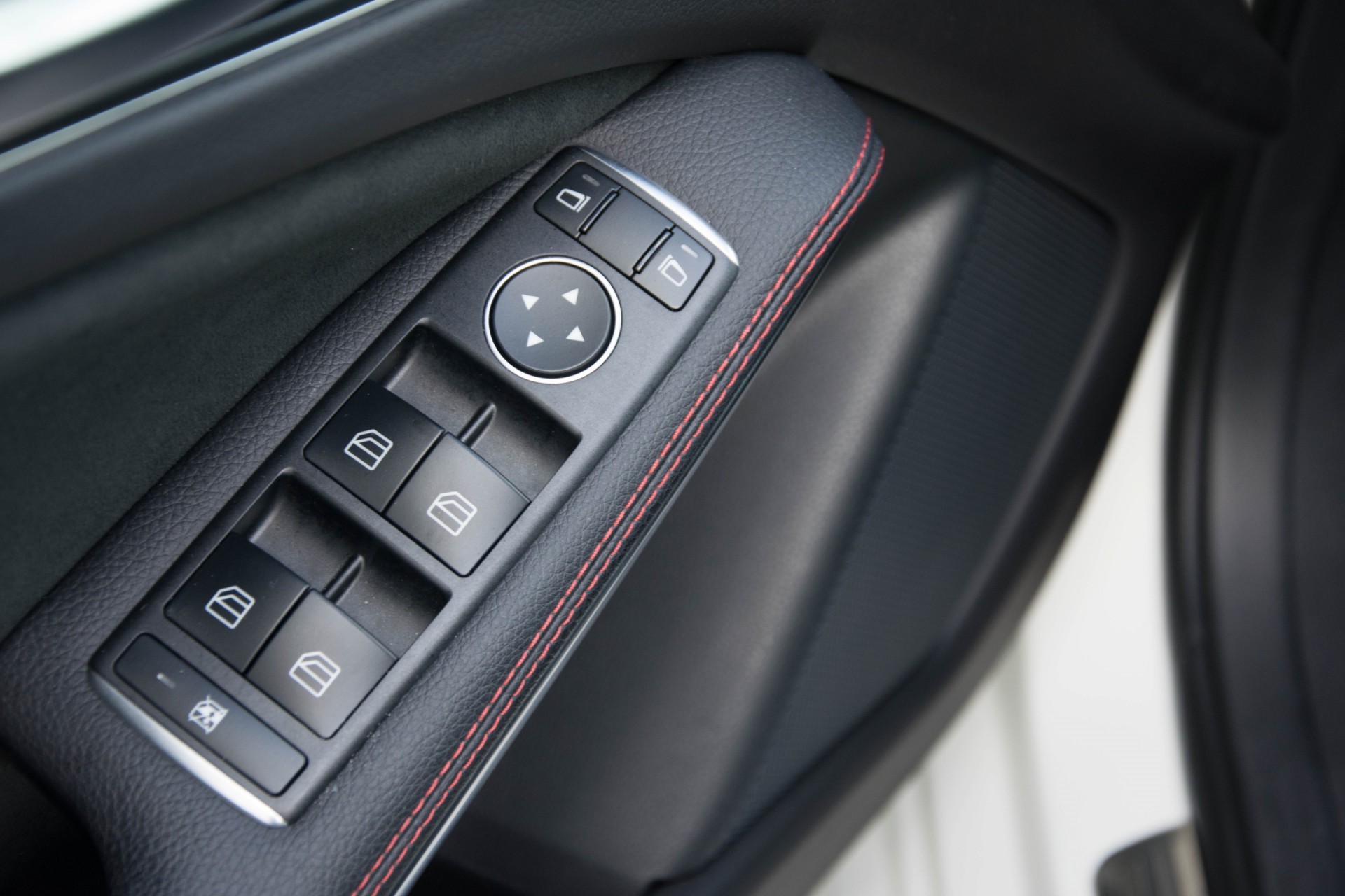 Mercedes-Benz A-Klasse 180 AMG Panoramadak/Camera/LED/Carplay Foto 17