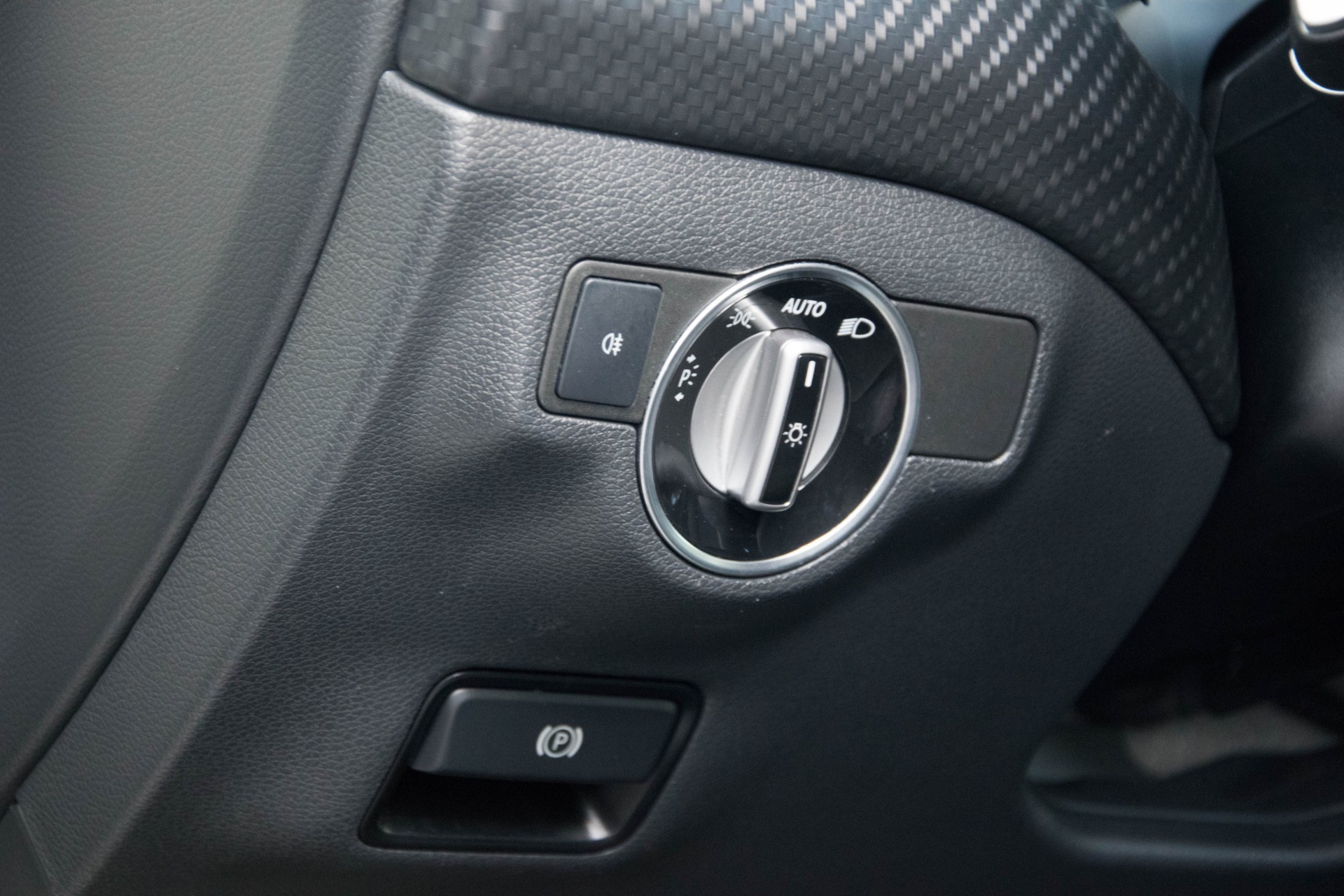 Mercedes-Benz A-Klasse 180 AMG Panoramadak/Camera/LED/Carplay Foto 19