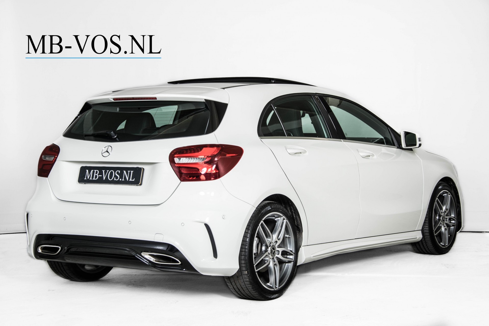 Mercedes-Benz A-Klasse 180 AMG Panoramadak/Camera/LED/Carplay Foto 2