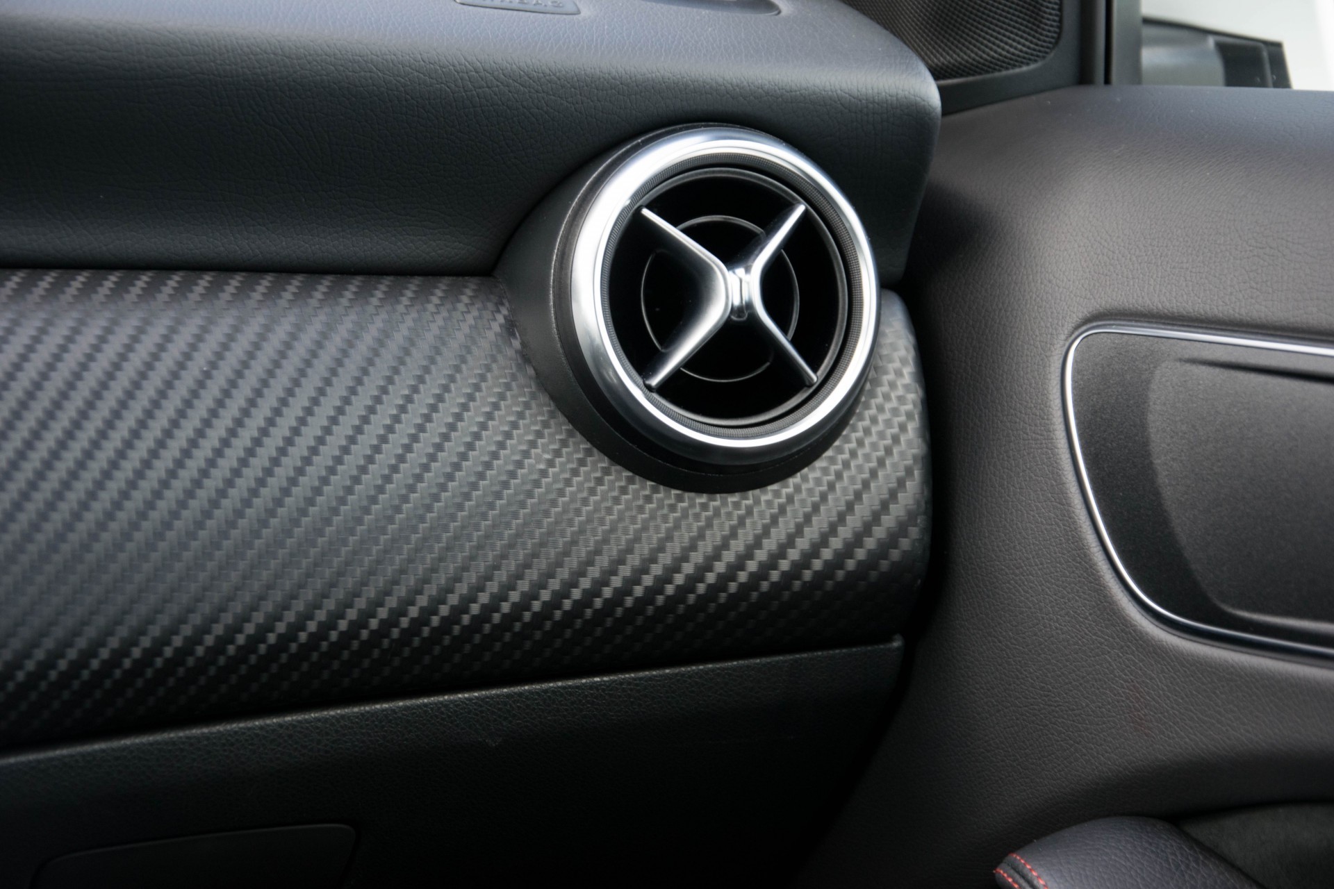 Mercedes-Benz A-Klasse 180 AMG Panoramadak/Camera/LED/Carplay Foto 22