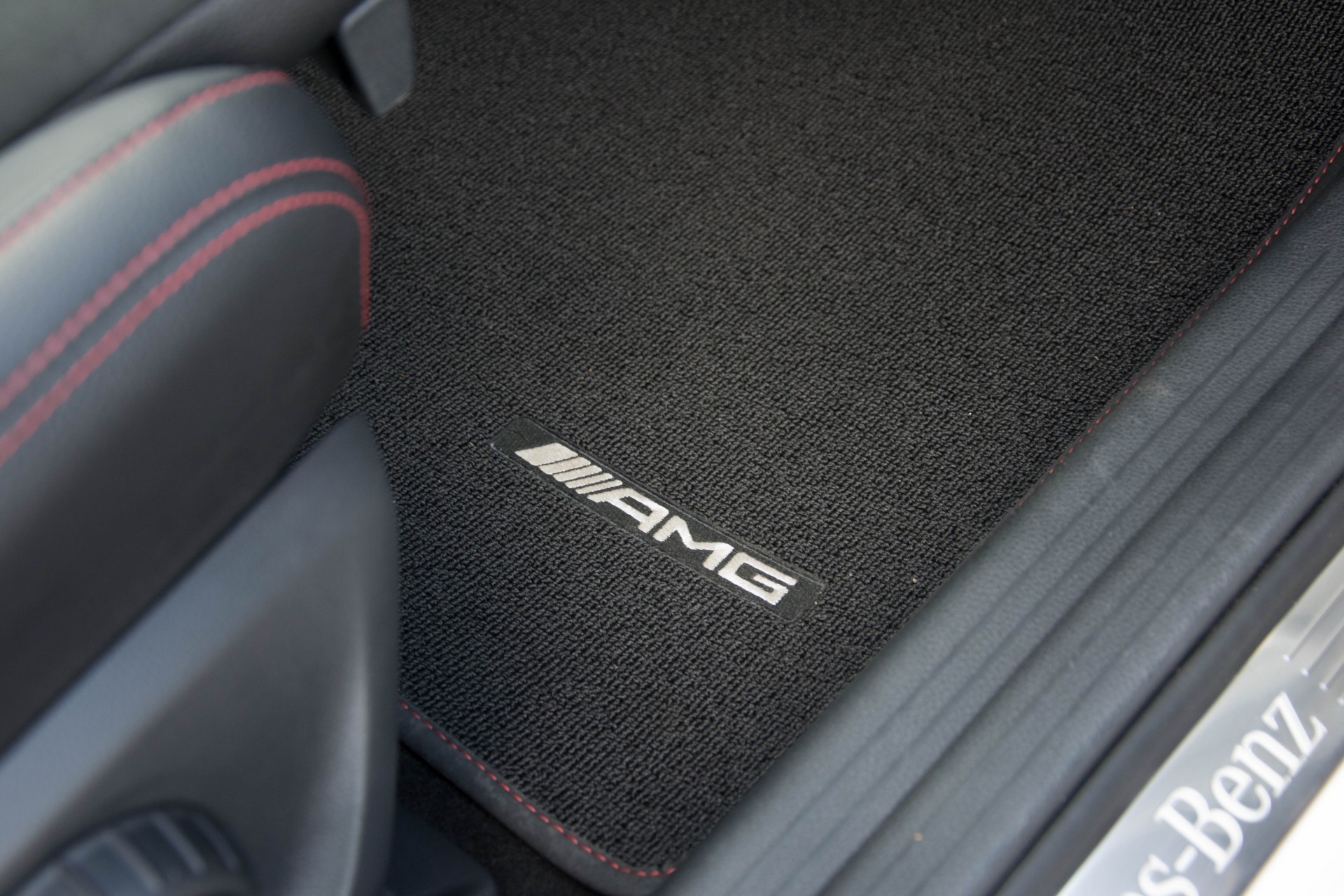 Mercedes-Benz A-Klasse 180 AMG Panoramadak/Camera/LED/Carplay Foto 27