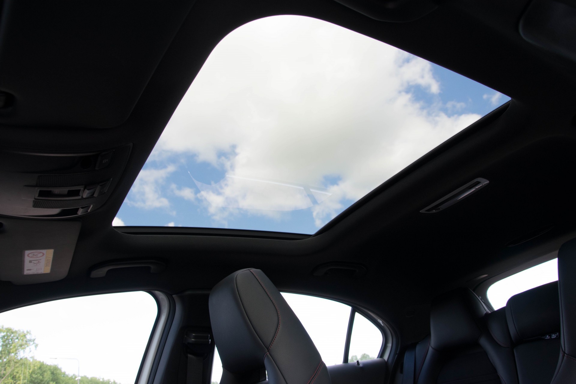 Mercedes-Benz A-Klasse 180 AMG Panoramadak/Camera/LED/Carplay Foto 29