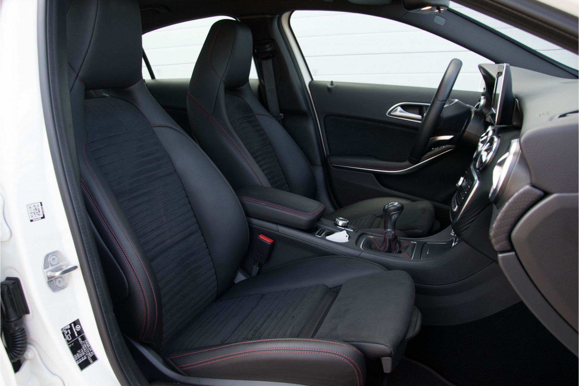 Mercedes-Benz A-Klasse 180 AMG Panoramadak/Camera/LED/Carplay Foto 3