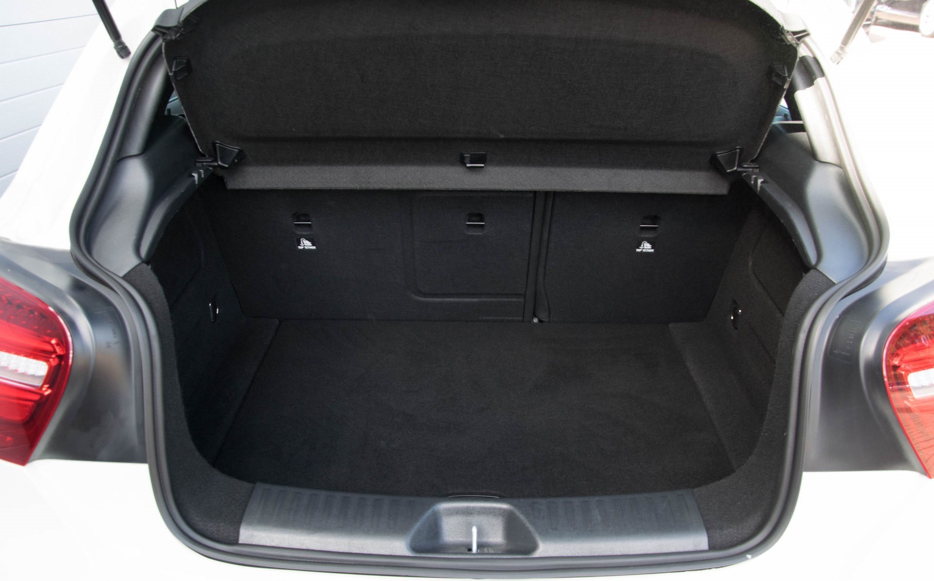 Mercedes-Benz A-Klasse 180 AMG Panoramadak/Camera/LED/Carplay Foto 30