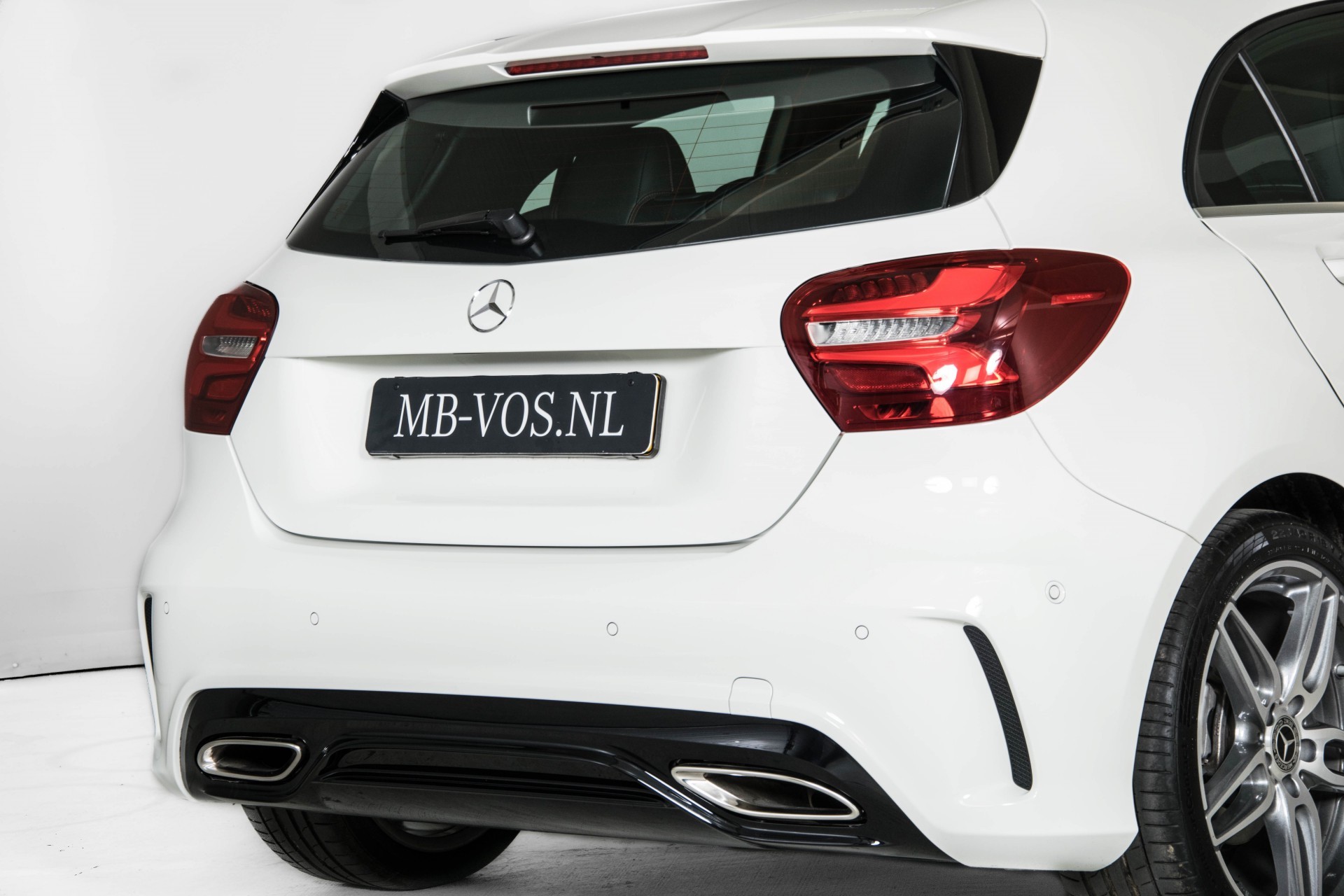 Mercedes-Benz A-Klasse 180 AMG Panoramadak/Camera/LED/Carplay Foto 32