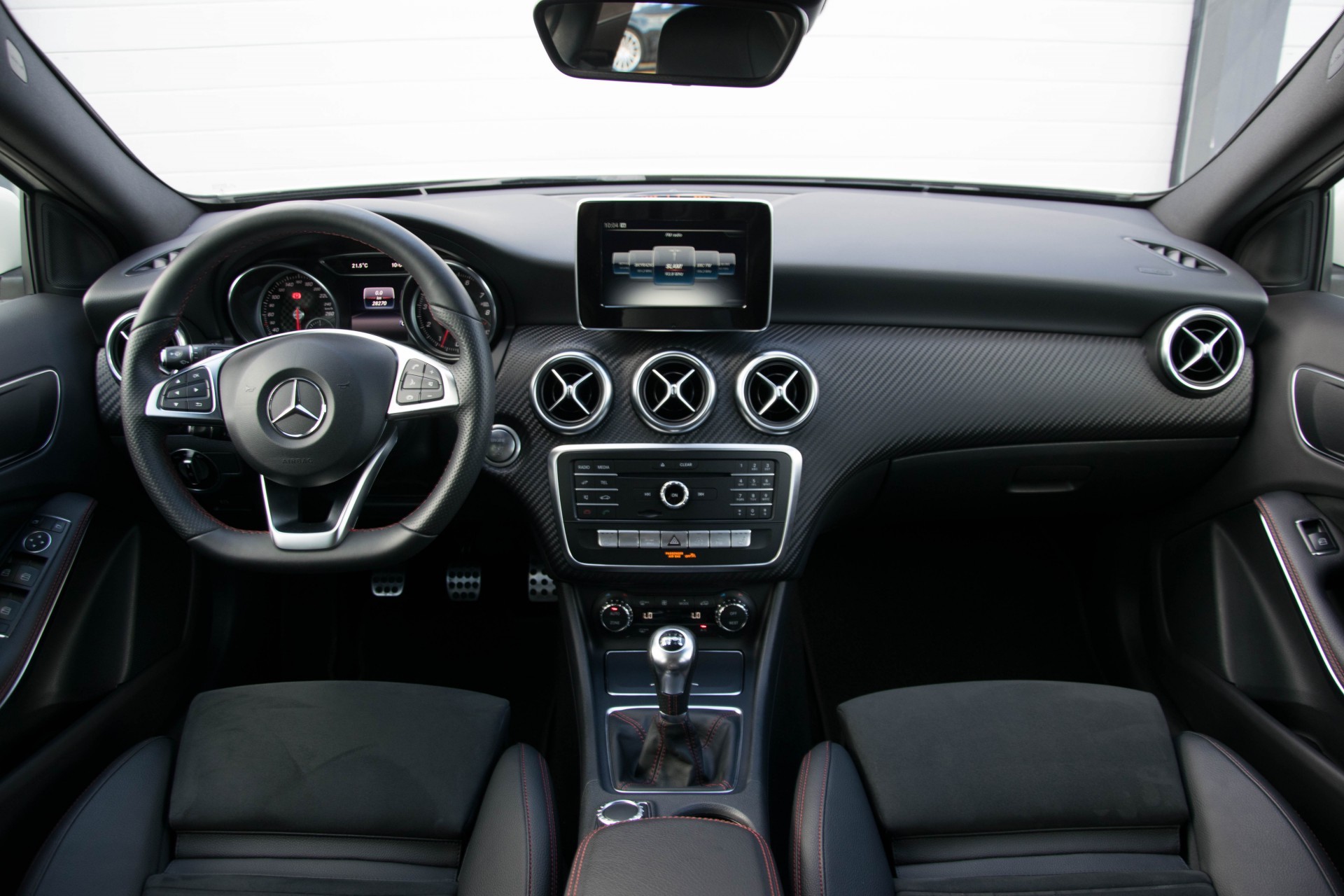 Mercedes-Benz A-Klasse 180 AMG Panoramadak/Camera/LED/Carplay Foto 7