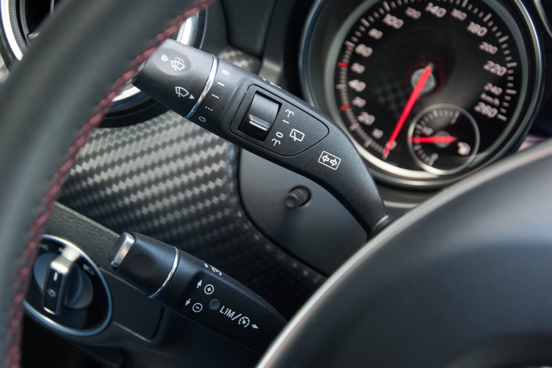 Mercedes-Benz A-Klasse 180 AMG Panoramadak/Camera/LED/Carplay Foto 9