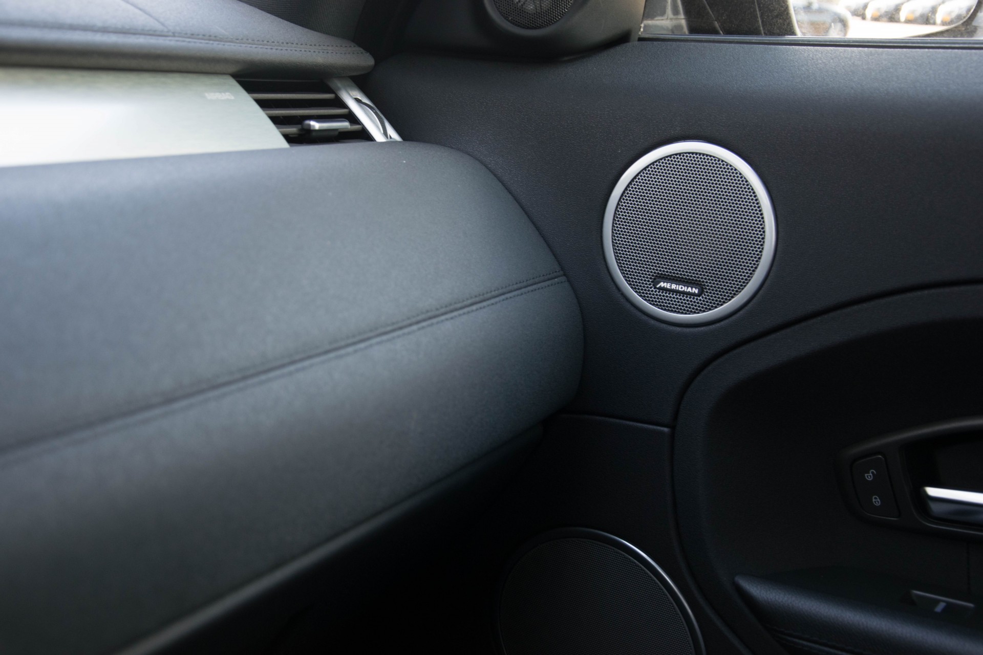 Land Rover Range Rover Evoque 2.2 eD4 2WD Pure Pano/Meridan/Navi/StoelV/Trekhaak Hs6 Foto 17