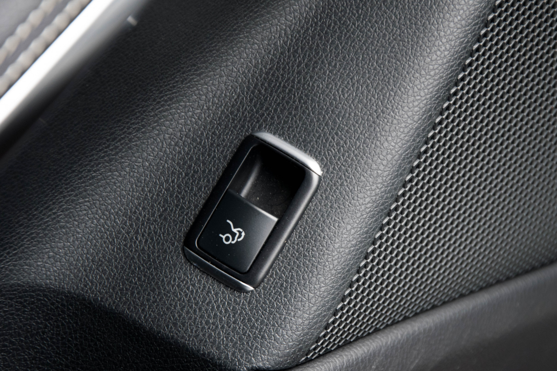 Mercedes-Benz CLA-Klasse 200 Cdi 4-M Urban Pano/Standkachel/Night/Camera/Xenon Aut7 Foto 17