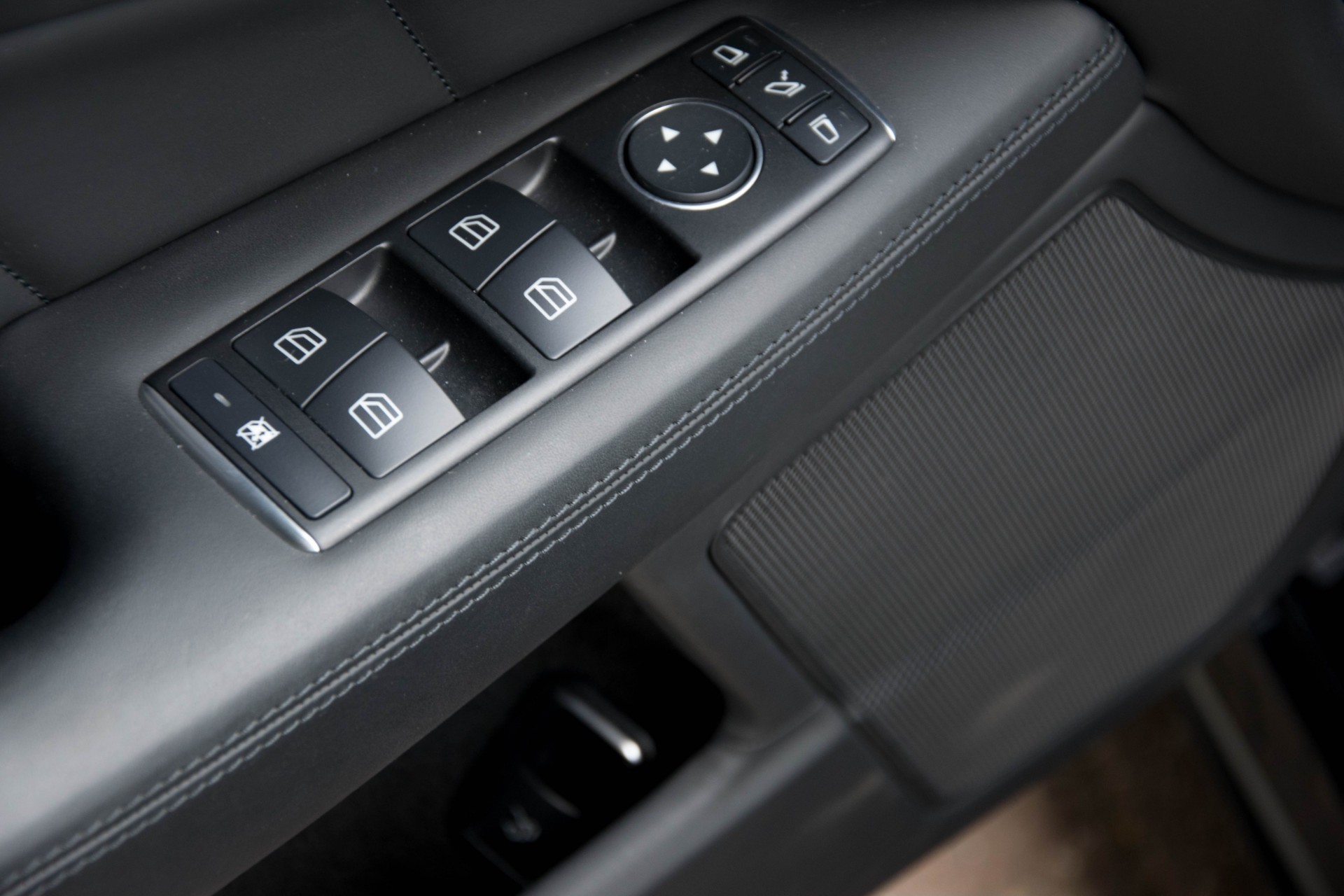 Mercedes-Benz CLS-Klasse 63 AMG 4-M Black Edition Exclusive/Keyless/Distronic Aut7 Foto 17