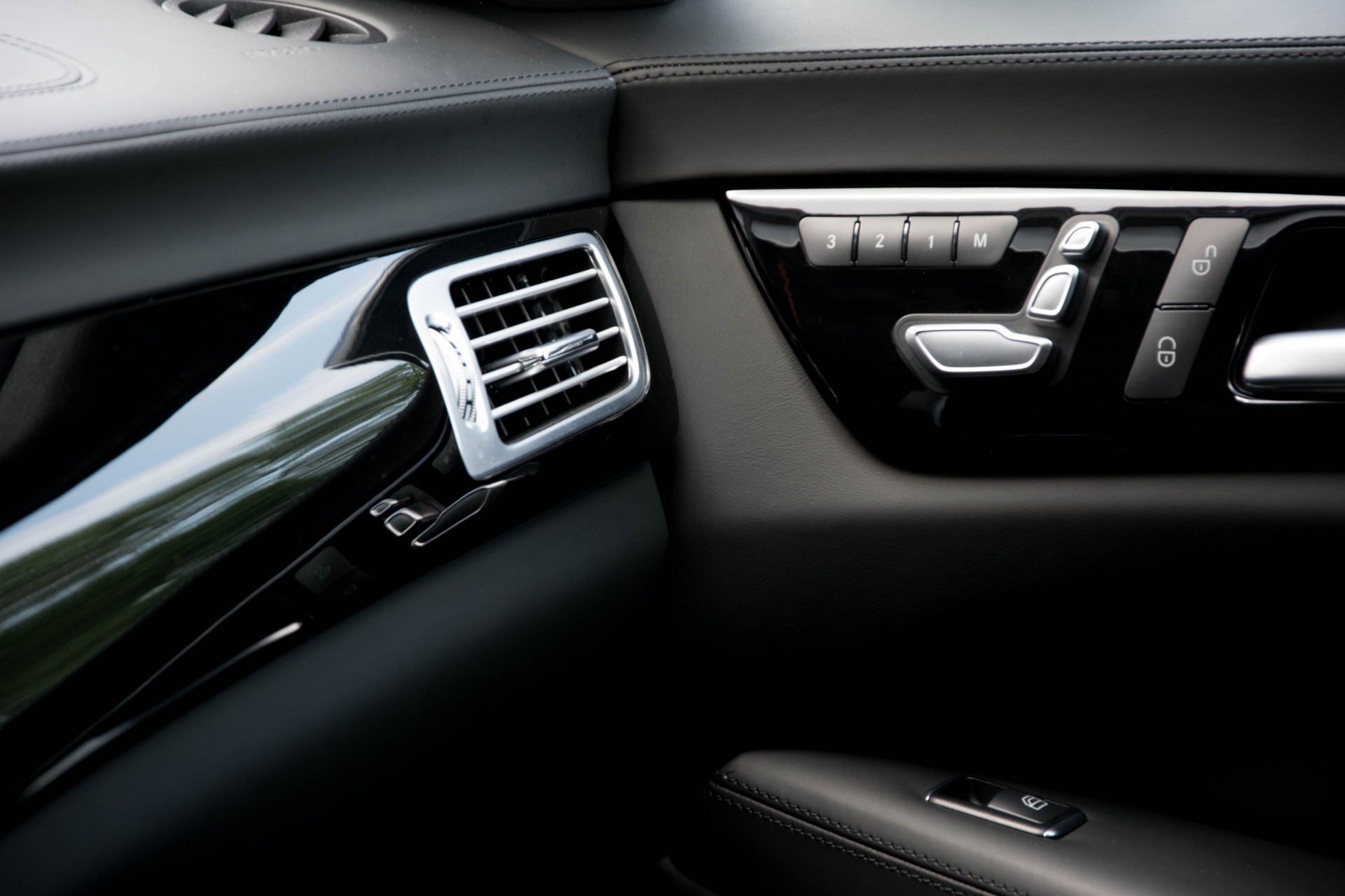 Mercedes-Benz CLS-Klasse 63 AMG 4-M Black Edition Exclusive/Keyless/Distronic Aut7 Foto 19