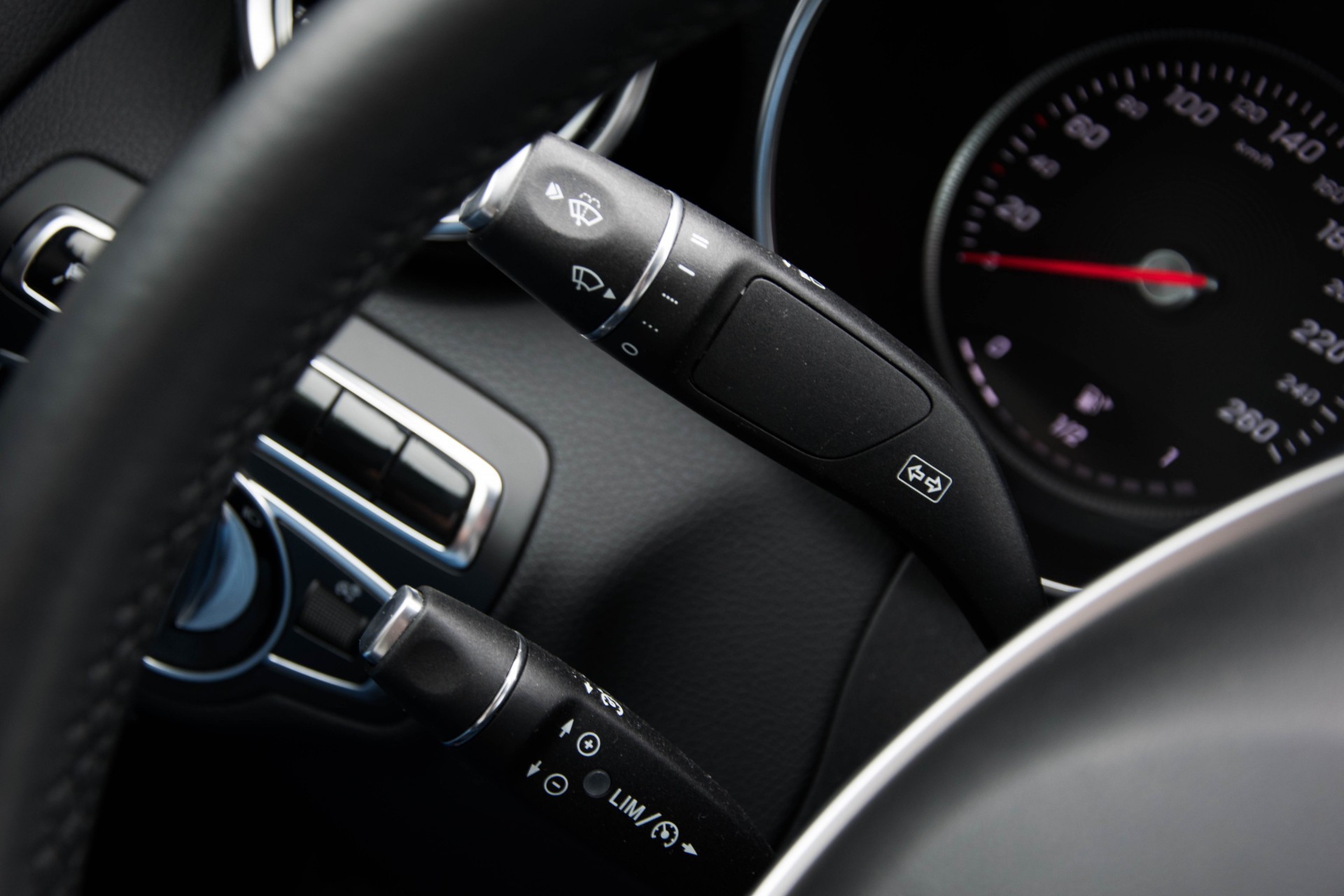 Mercedes-Benz C-Klasse 180 AMG Schuifdak/Leder/ILS/Spoorpakket/19" Aut7 Foto 10