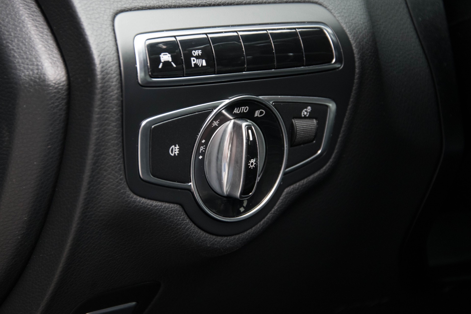 Mercedes-Benz C-Klasse 180 AMG Schuifdak/Leder/ILS/Spoorpakket/19" Aut7 Foto 9