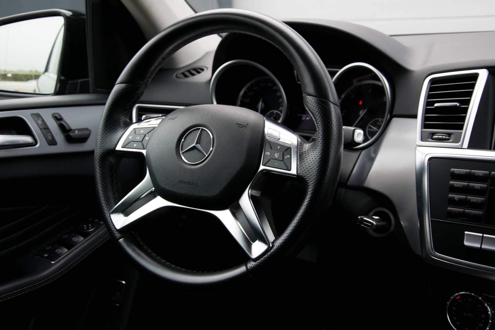 Mercedes-Benz M-Klasse 350 Bluetec 4-M AMG Luchtvering/Comand Aut7 Foto 9