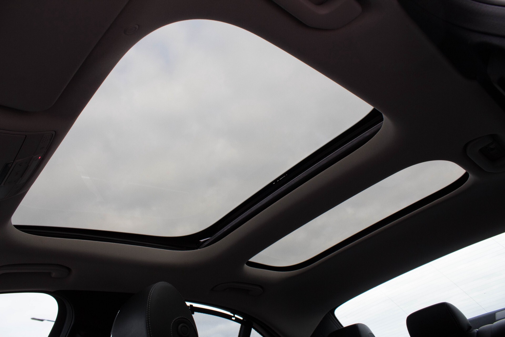 Mercedes-Benz E-Klasse 350d AMG Luchtvering/Pano/Distronic/Keyless/Burmester/Widescreen/Mem/HUD Aut9 Foto 36