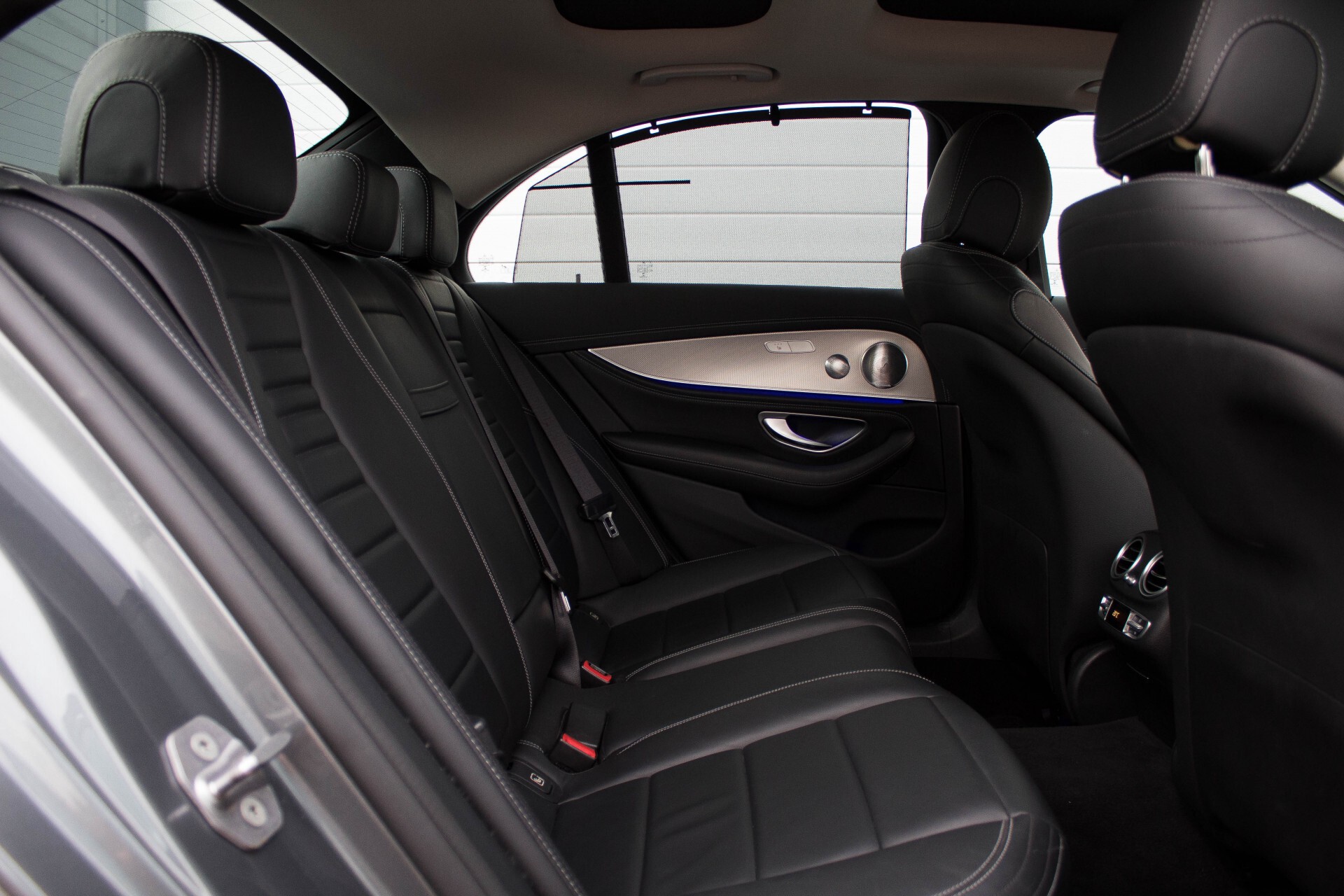 Mercedes-Benz E-Klasse 350d AMG Luchtvering/Pano/Distronic/Keyless/Burmester/Widescreen/Mem/HUD Aut9 Foto 4