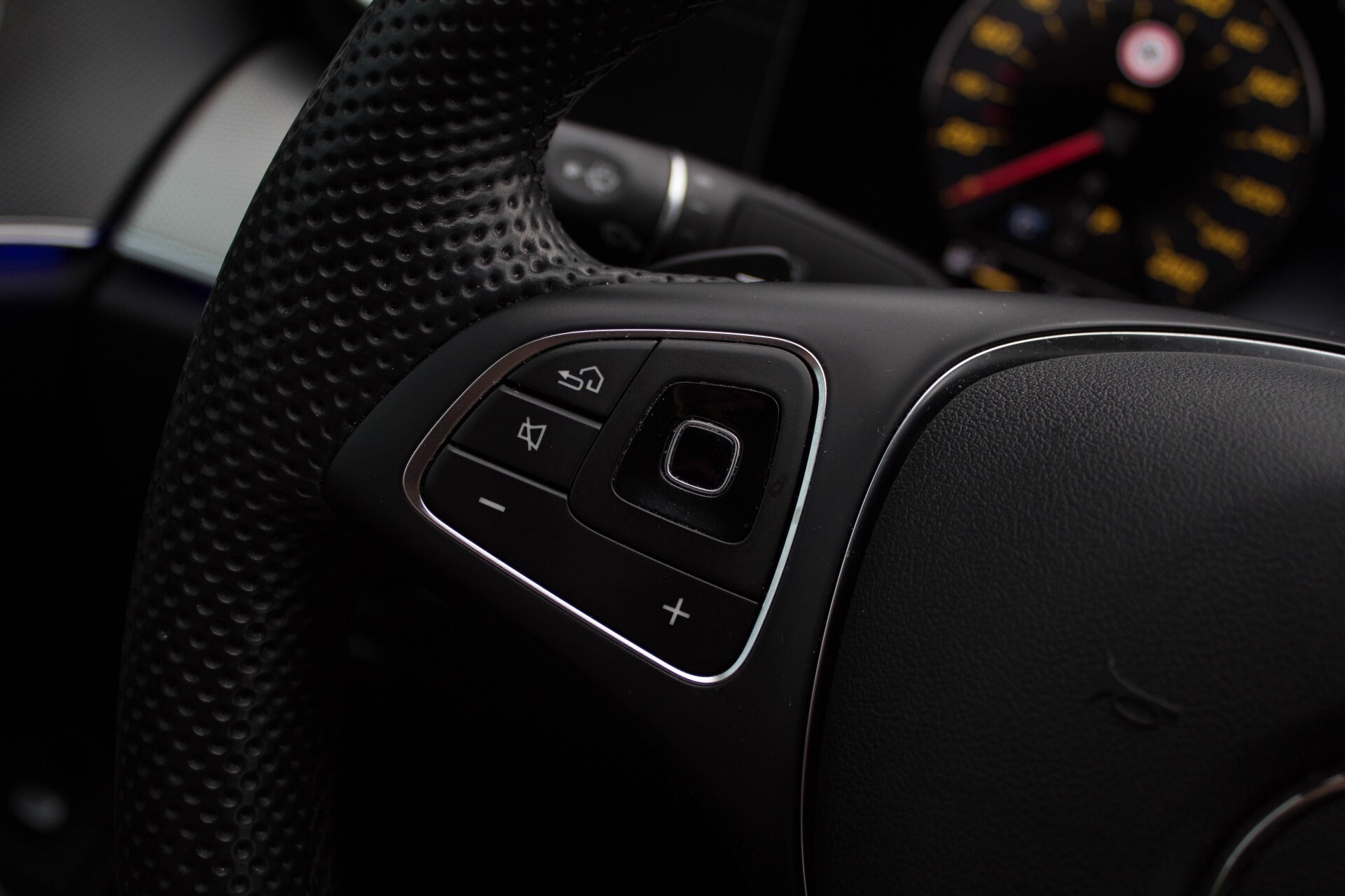 Mercedes-Benz E-Klasse 350d AMG Luchtvering/Pano/Distronic/Keyless/Burmester/Widescreen/Mem/HUD Aut9 Foto 9