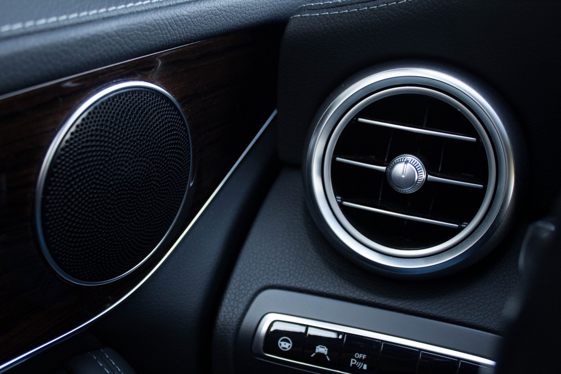 Mercedes-Benz GLC-Klasse 250 4-M Edition 1 Distronic/Keyless Aut9 Foto 17