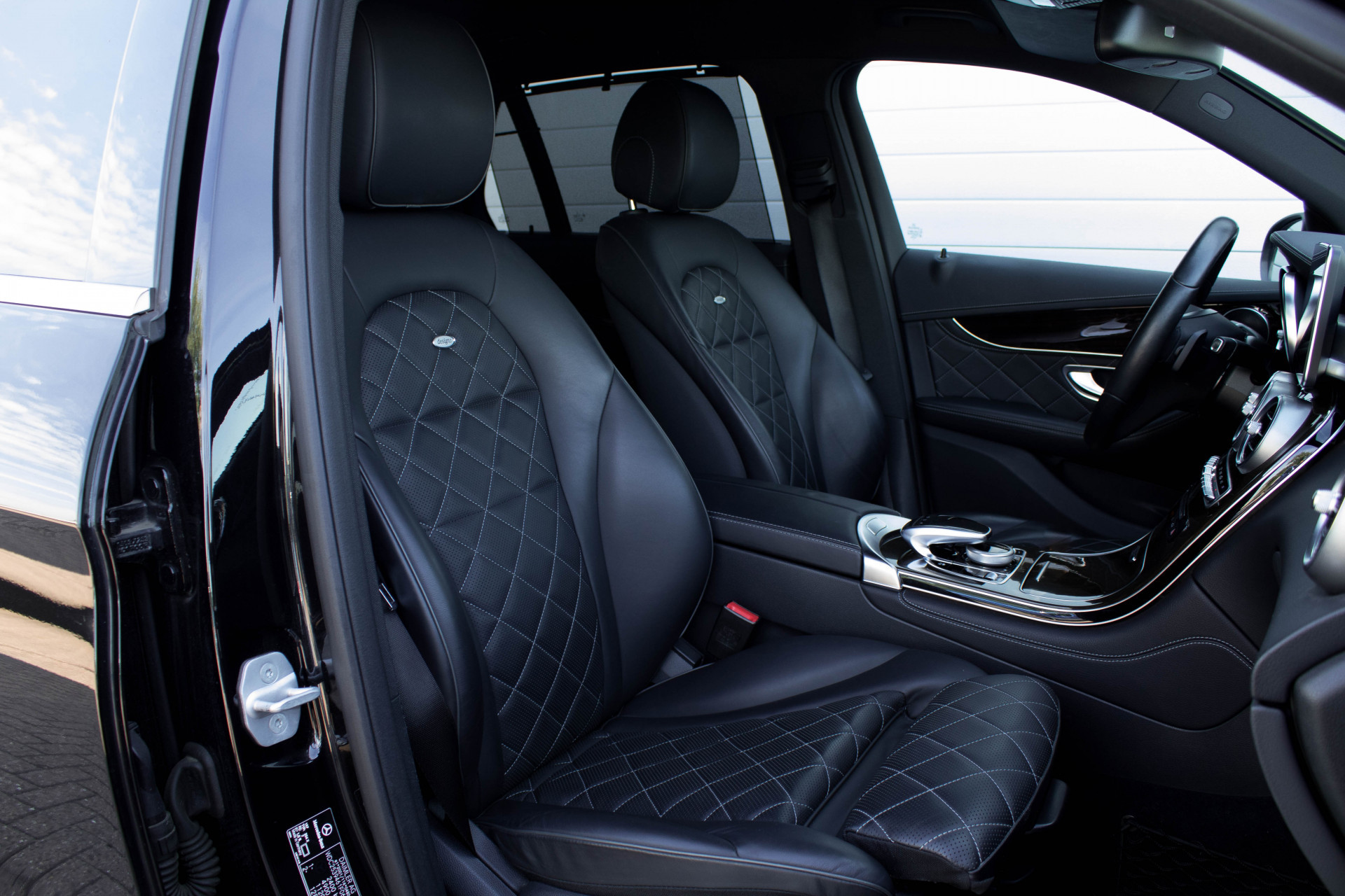 Mercedes-Benz GLC-Klasse 250 4-M Edition 1 Distronic/Keyless Aut9 Foto 3