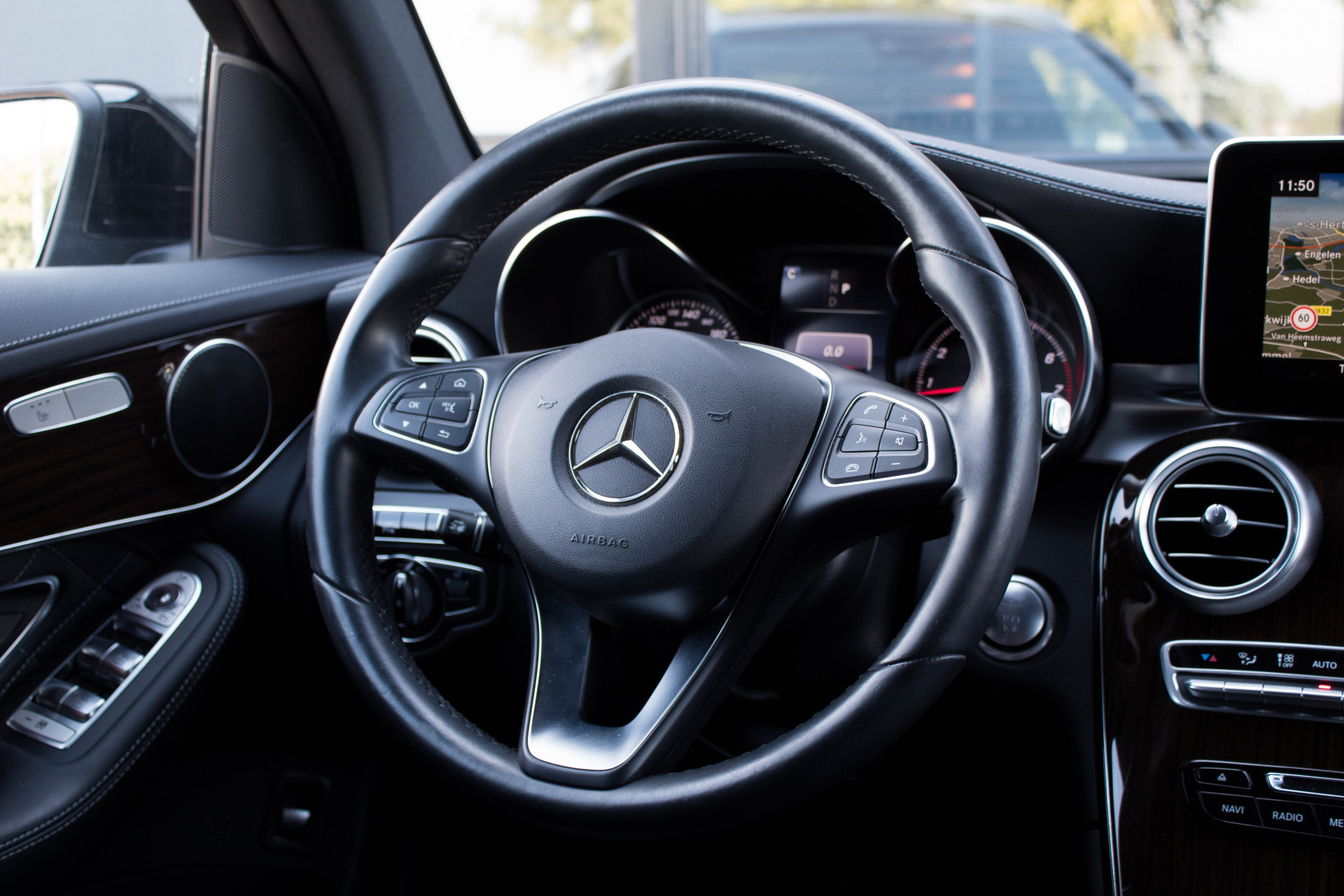 Mercedes-Benz GLC-Klasse 250 4-M Edition 1 Distronic/Keyless Aut9 Foto 8