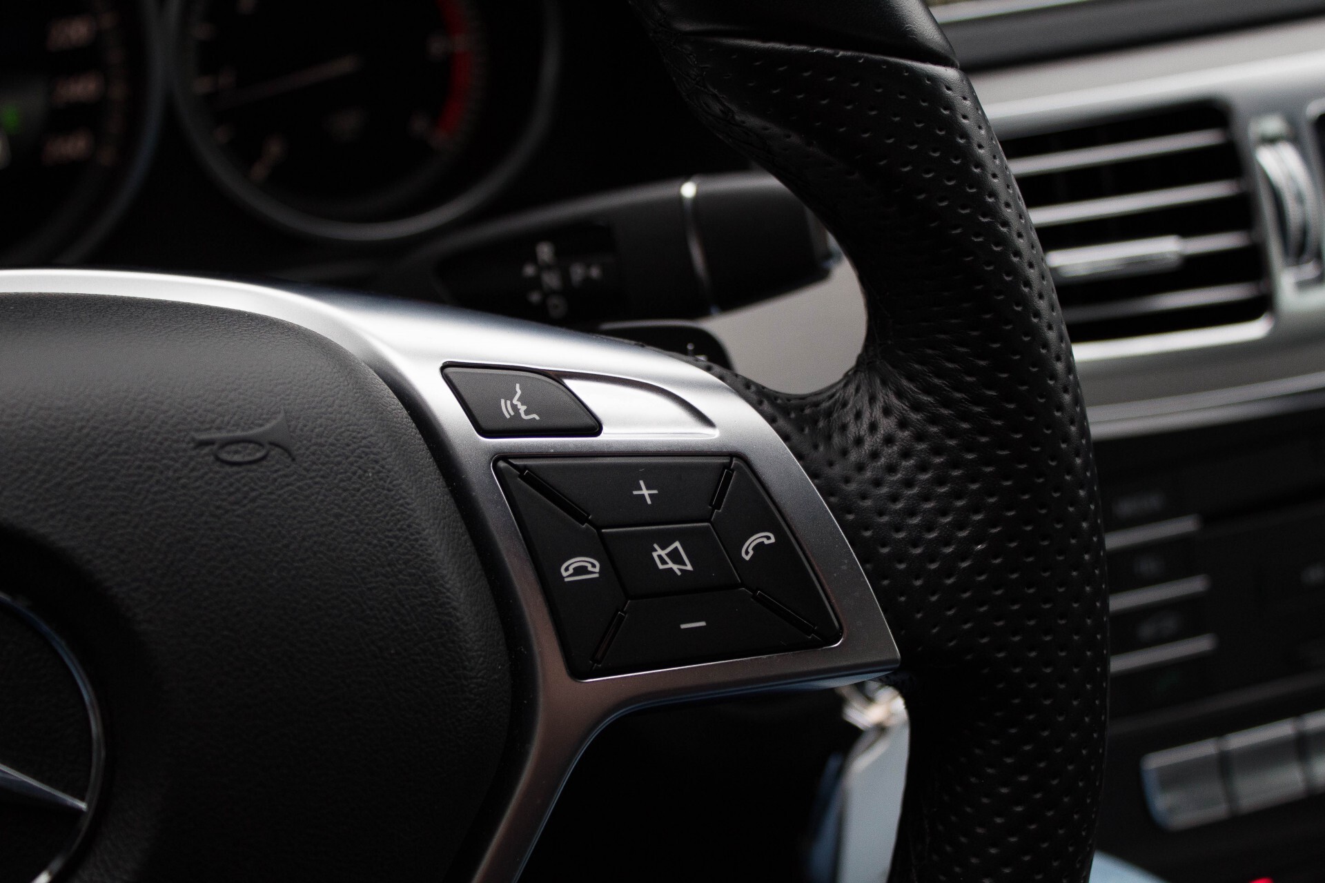 Mercedes-Benz E-Klasse 220 Bluetec AMG Edition Aut9 Foto 11