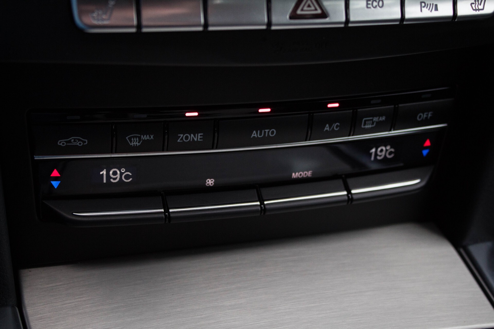 Mercedes-Benz E-Klasse 220 Bluetec AMG Edition Aut9 Foto 15