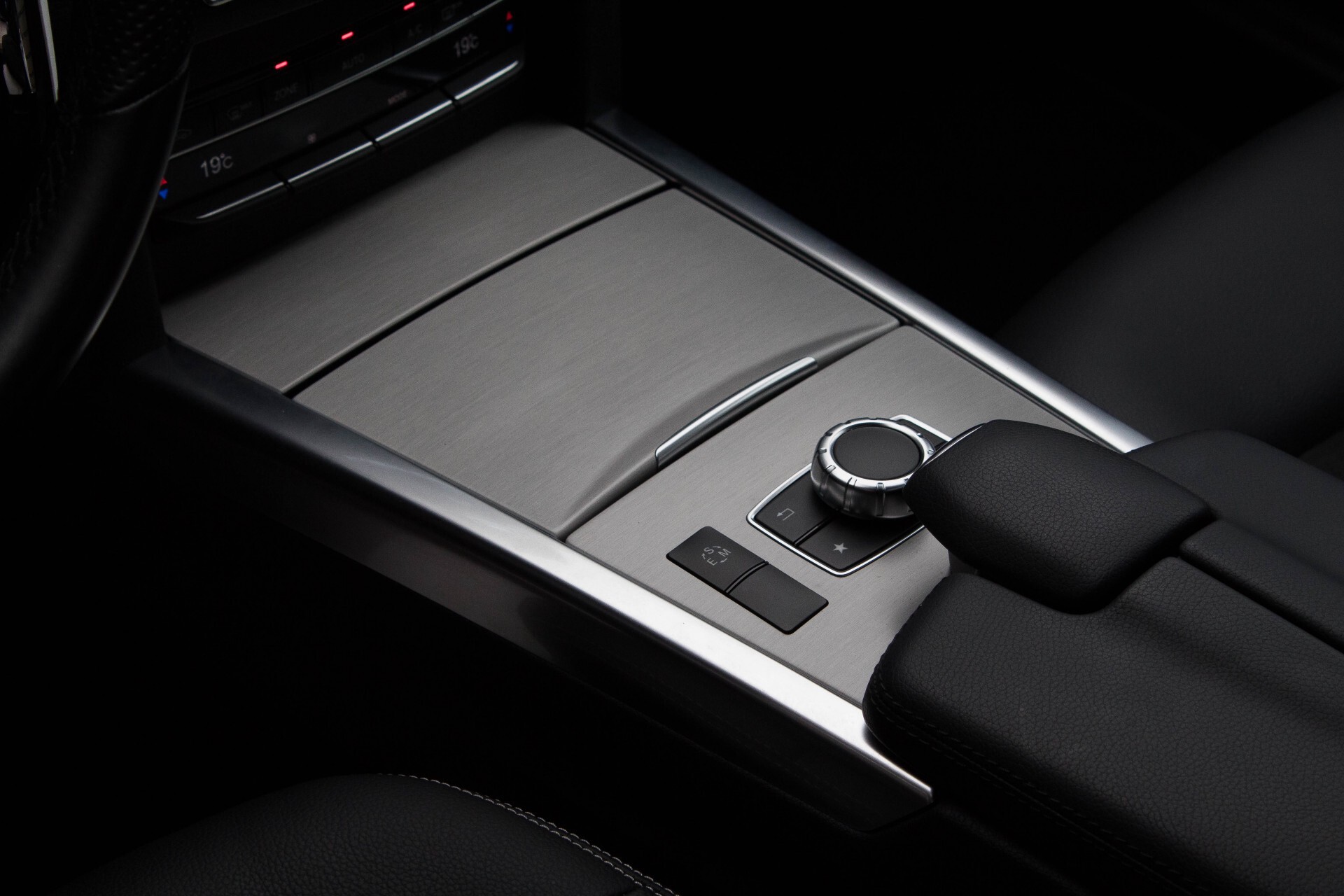 Mercedes-Benz E-Klasse 220 Bluetec AMG Edition Aut9 Foto 16