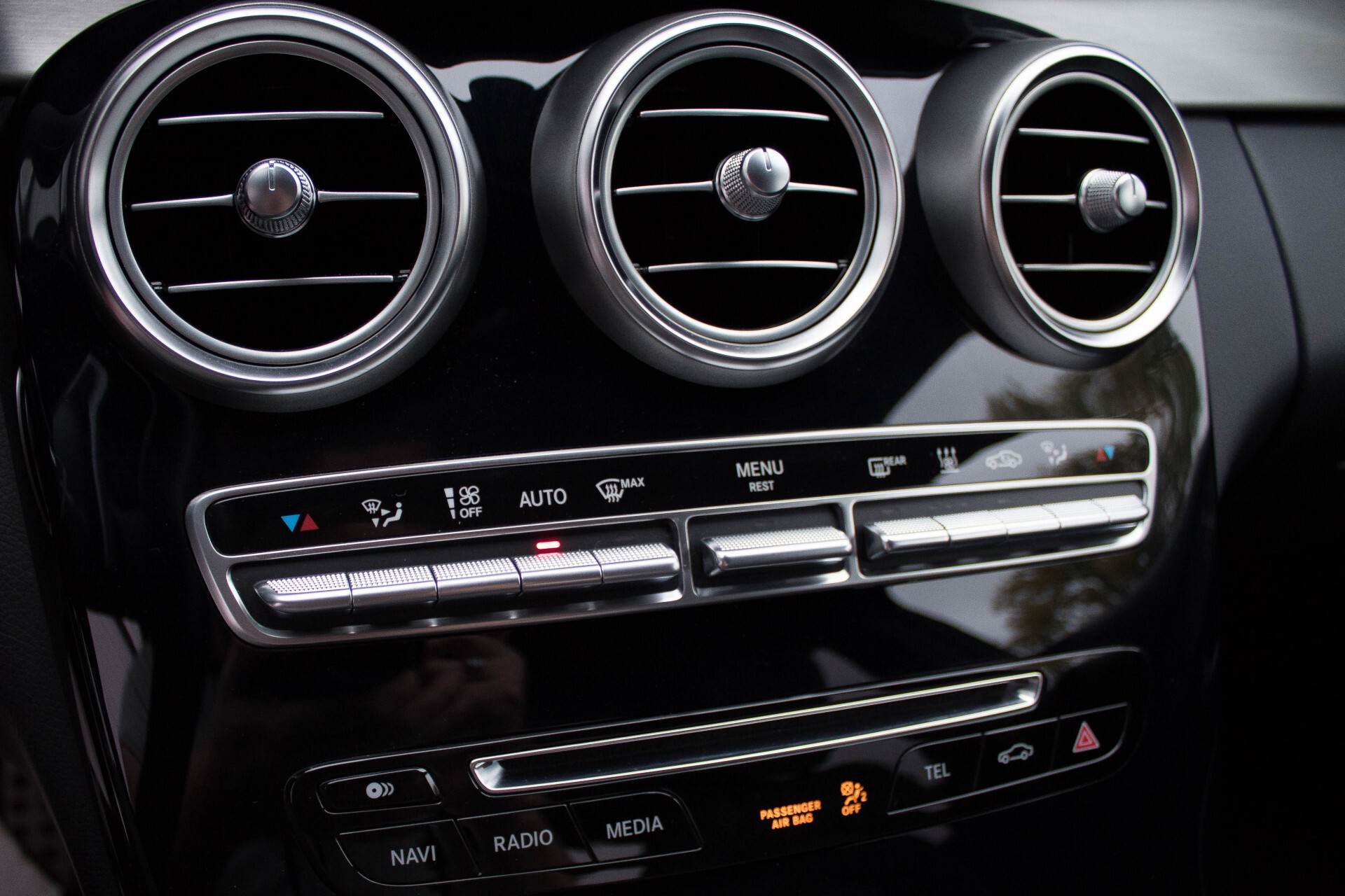 Mercedes-Benz C-Klasse 300 Hybrid AMG Luchtvering/Keyless/Distronic/DAB/TV/Panorama Aut7 Foto 14