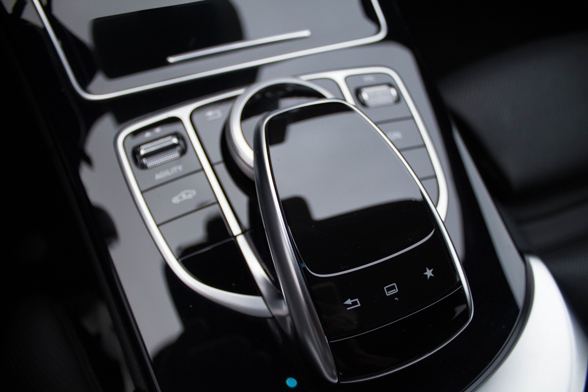 Mercedes-Benz C-Klasse 300 Hybrid AMG Luchtvering/Keyless/Distronic/DAB/TV/Panorama Aut7 Foto 19