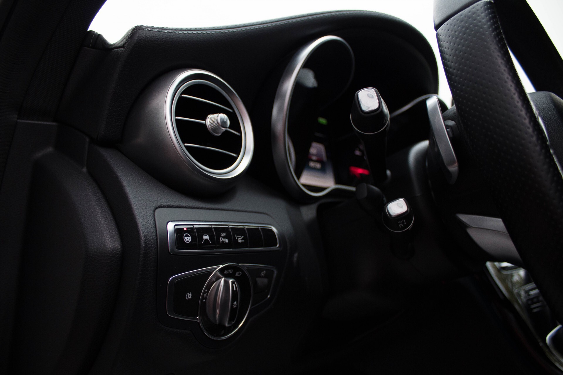 Mercedes-Benz C-Klasse 300 Hybrid AMG Luchtvering/Keyless/Distronic/DAB/TV/Panorama Aut7 Foto 21