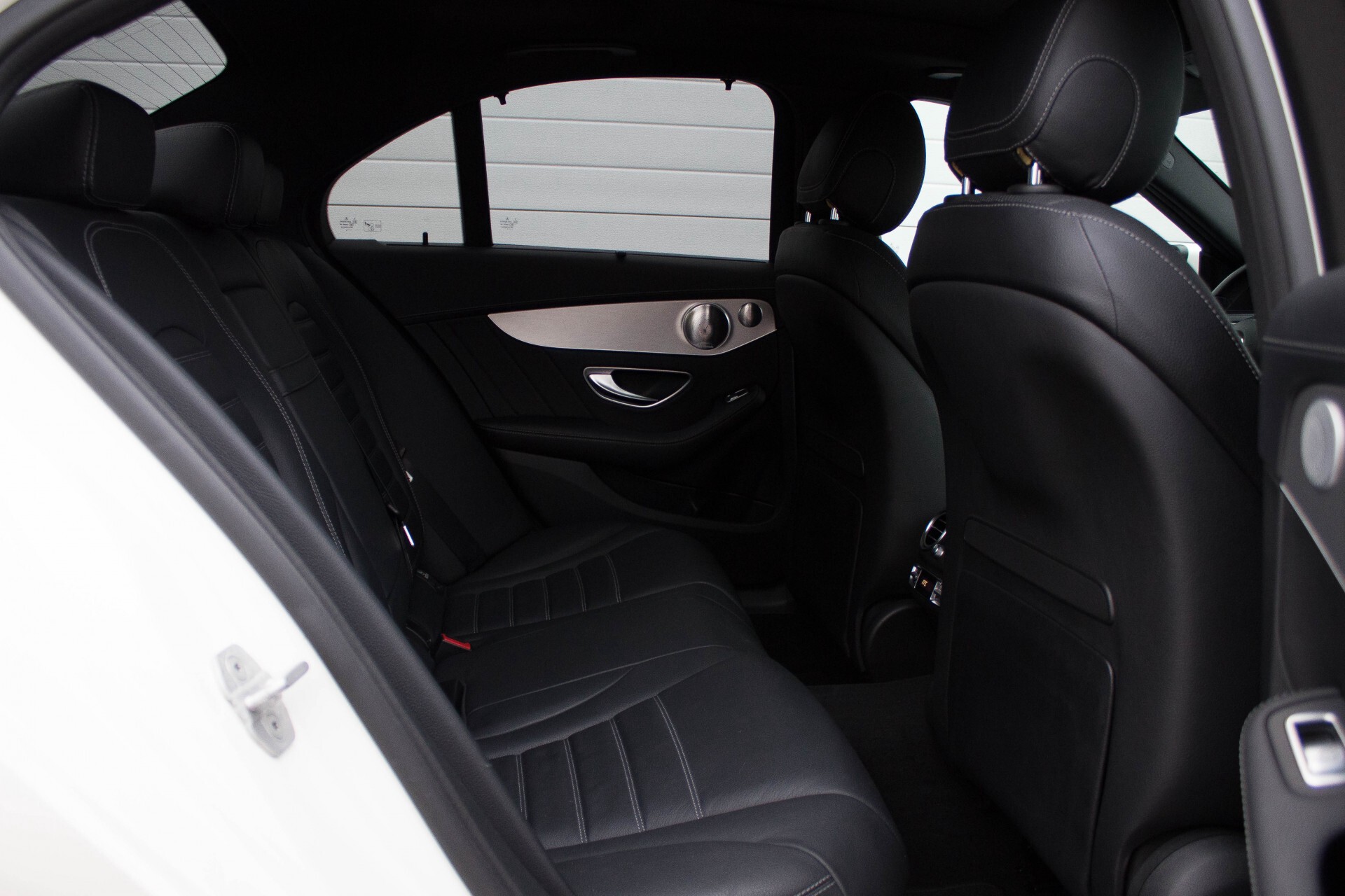 Mercedes-Benz C-Klasse 300 Hybrid AMG Luchtvering/Keyless/Distronic/DAB/TV/Panorama Aut7 Foto 4