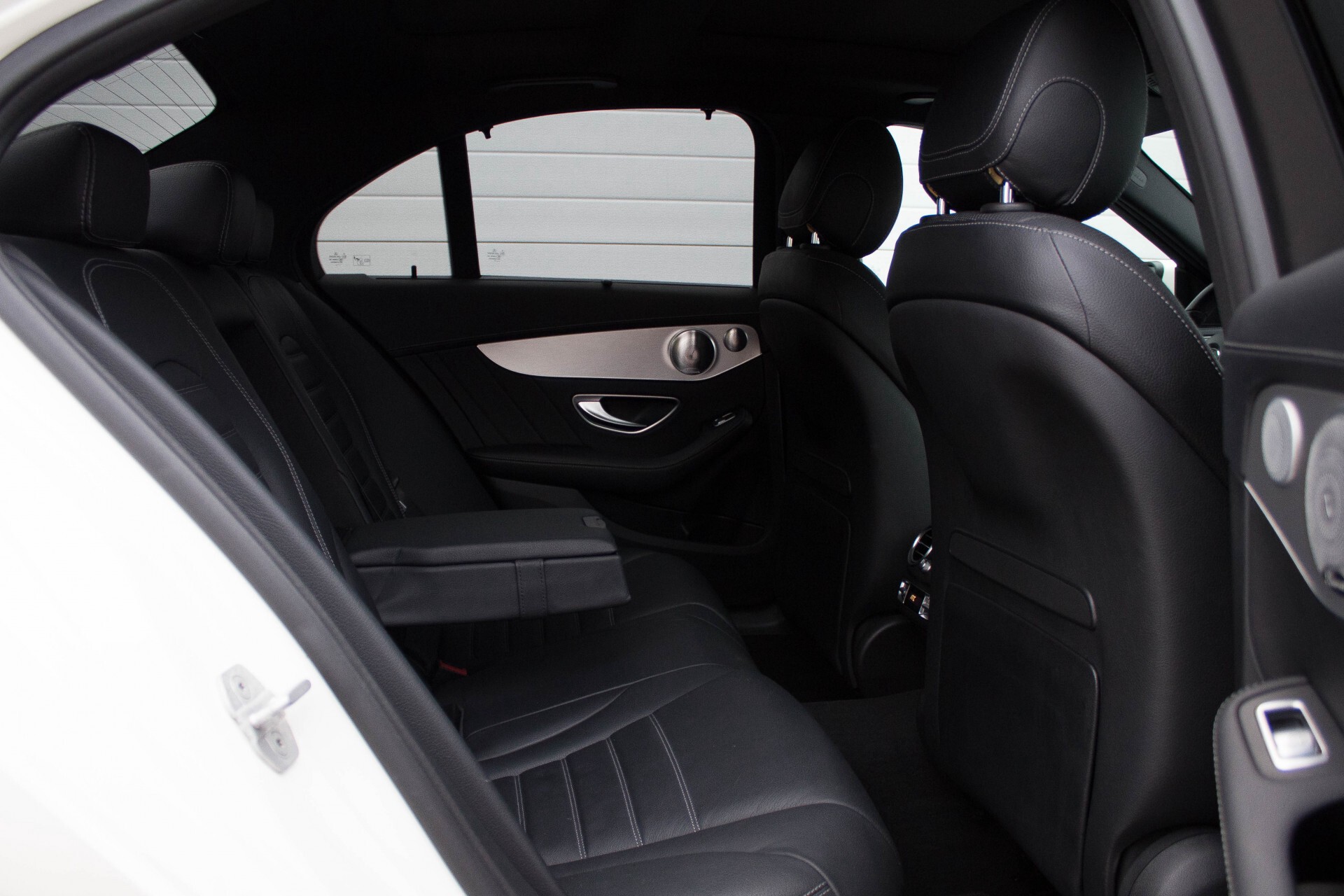 Mercedes-Benz C-Klasse 300 Hybrid AMG Luchtvering/Keyless/Distronic/DAB/TV/Panorama Aut7 Foto 5