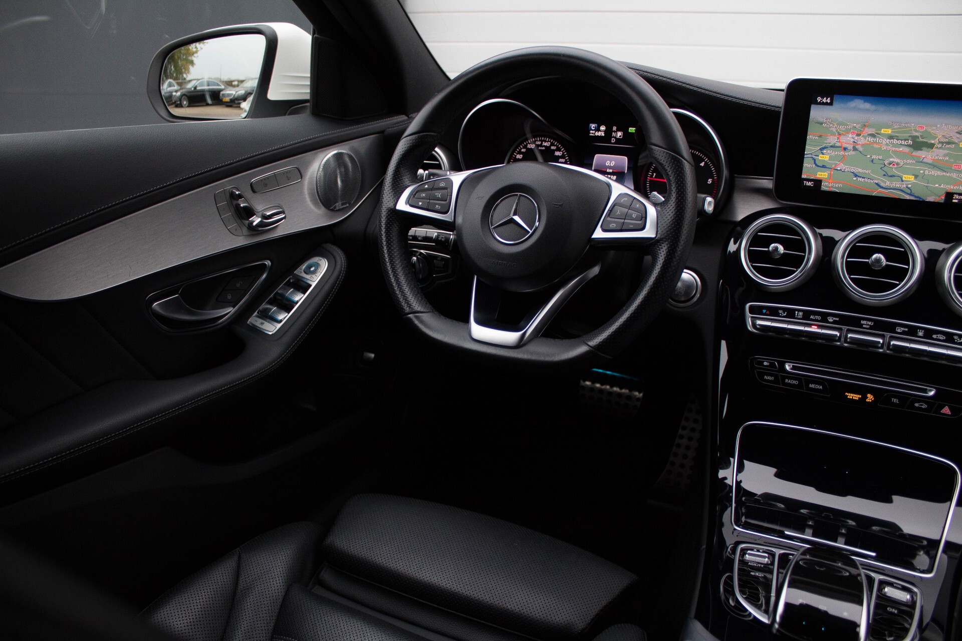 Mercedes-Benz C-Klasse 300 Hybrid AMG Luchtvering/Keyless/Distronic/DAB/TV/Panorama Aut7 Foto 6