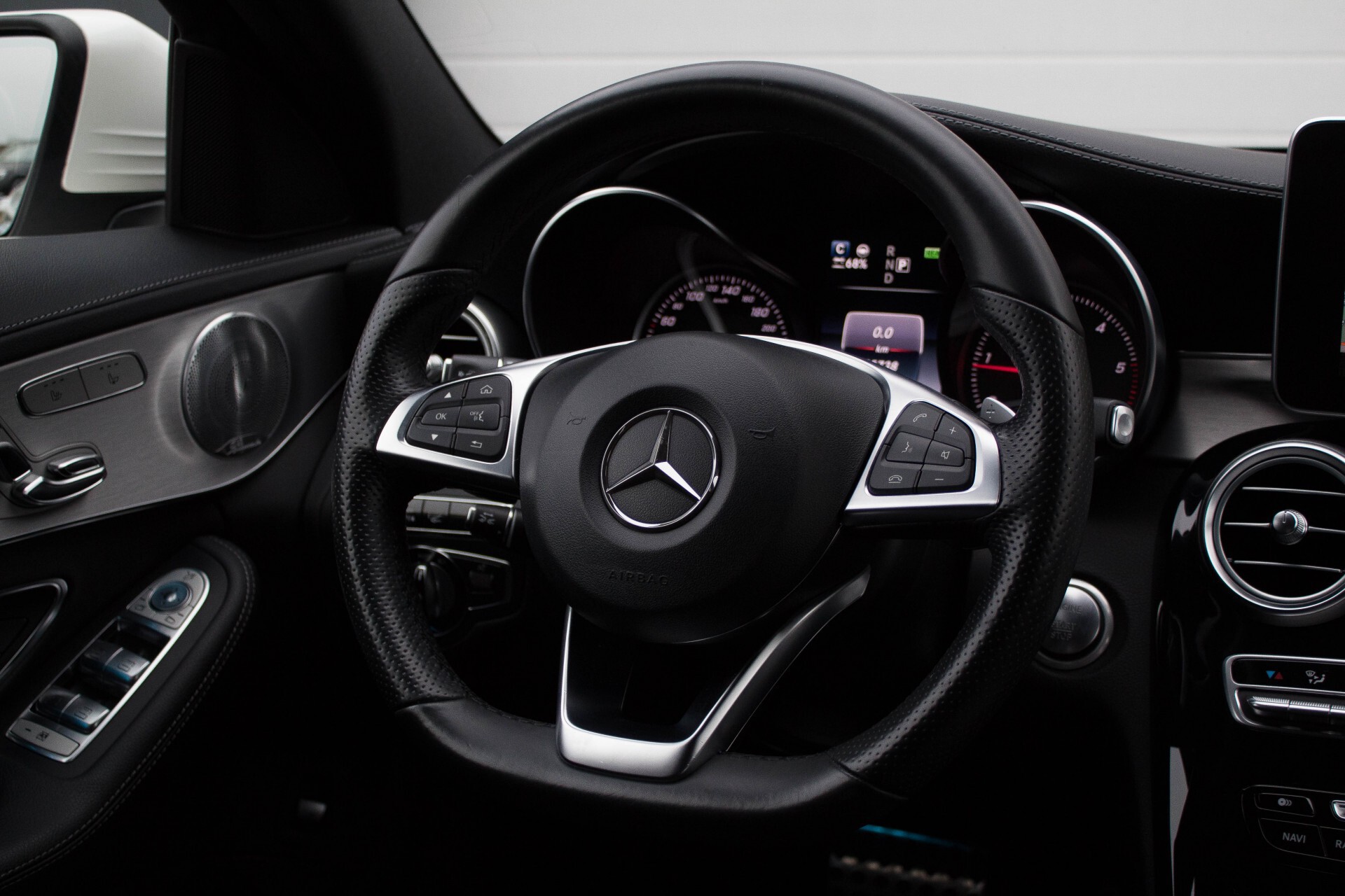 Mercedes-Benz C-Klasse 300 Hybrid AMG Luchtvering/Keyless/Distronic/DAB/TV/Panorama Aut7 Foto 8