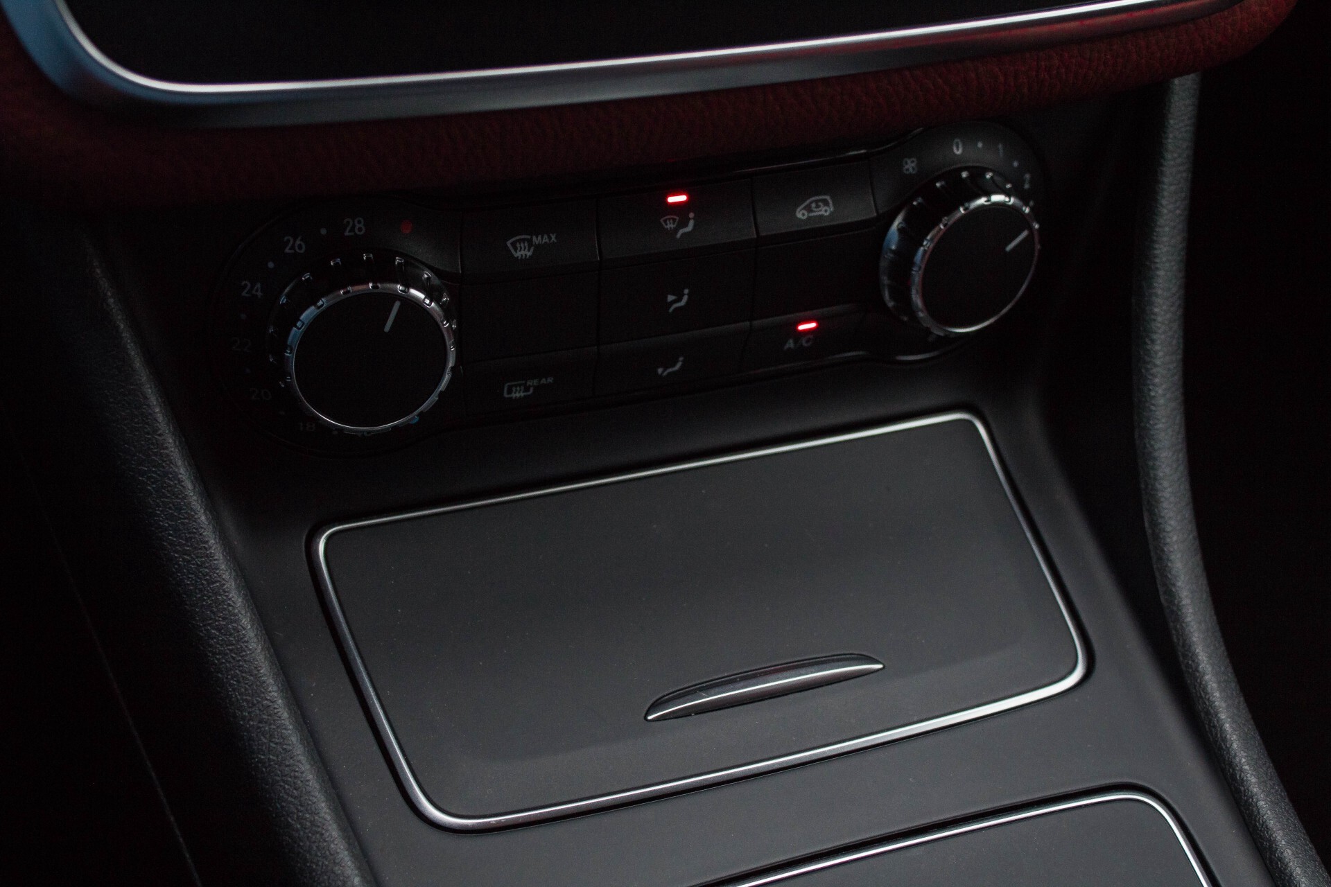 Mercedes-Benz A-Klasse 180 AMG Designoleder Night/Panorama/Camera Aut7 Foto 18