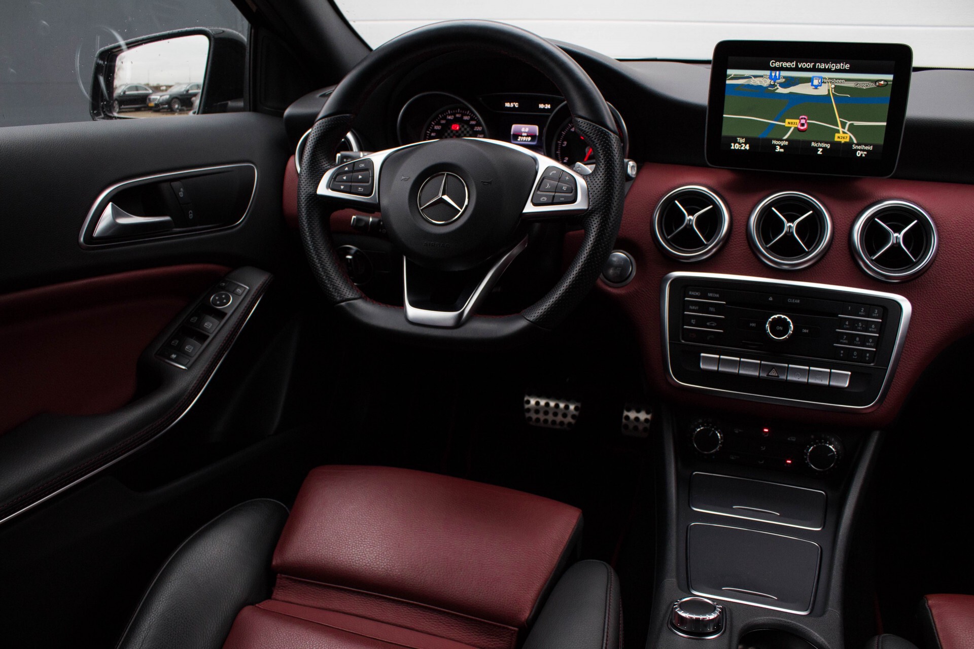 Mercedes-Benz A-Klasse 180 AMG Designoleder Night/Panorama/Camera Aut7 Foto 6