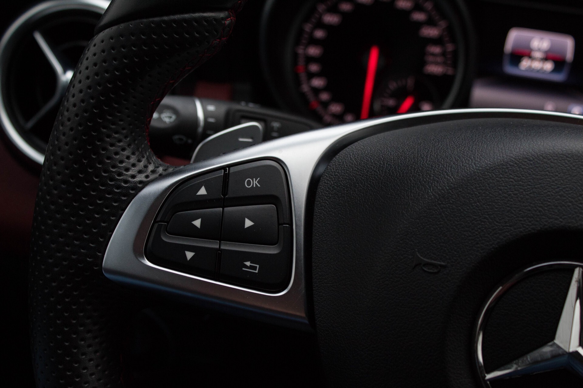 Mercedes-Benz A-Klasse 180 AMG Designoleder Night/Panorama/Camera Aut7 Foto 9