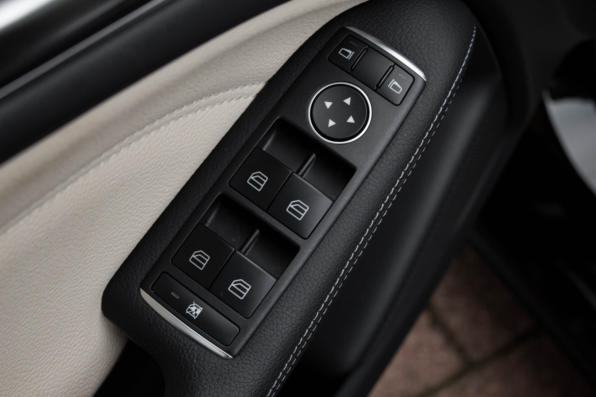 Mercedes-Benz B-Klasse 180 Style Leder/Navi/Keyless/Verwarmde Stln Aut7 Foto 23